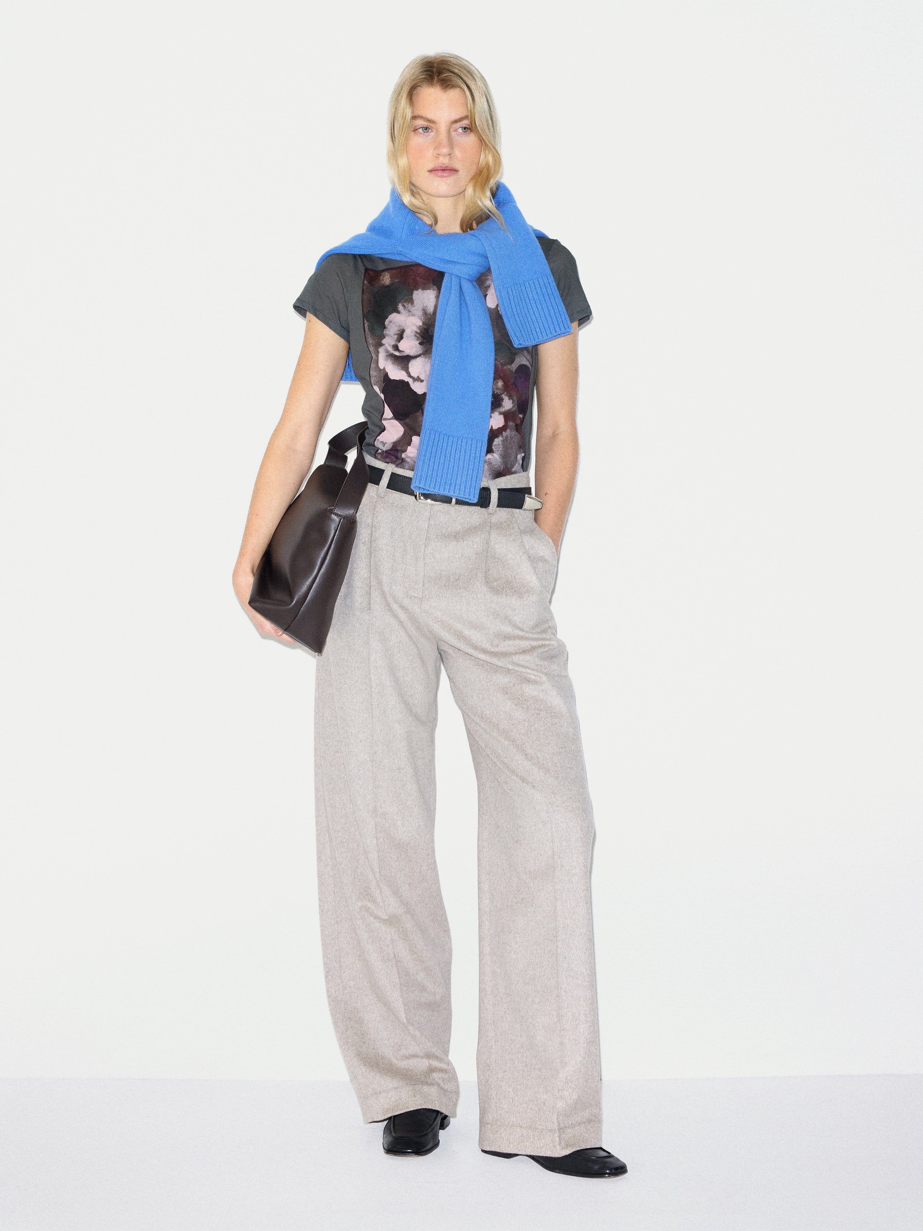 Antique Floral Print T-shirt | Grey - Image 4