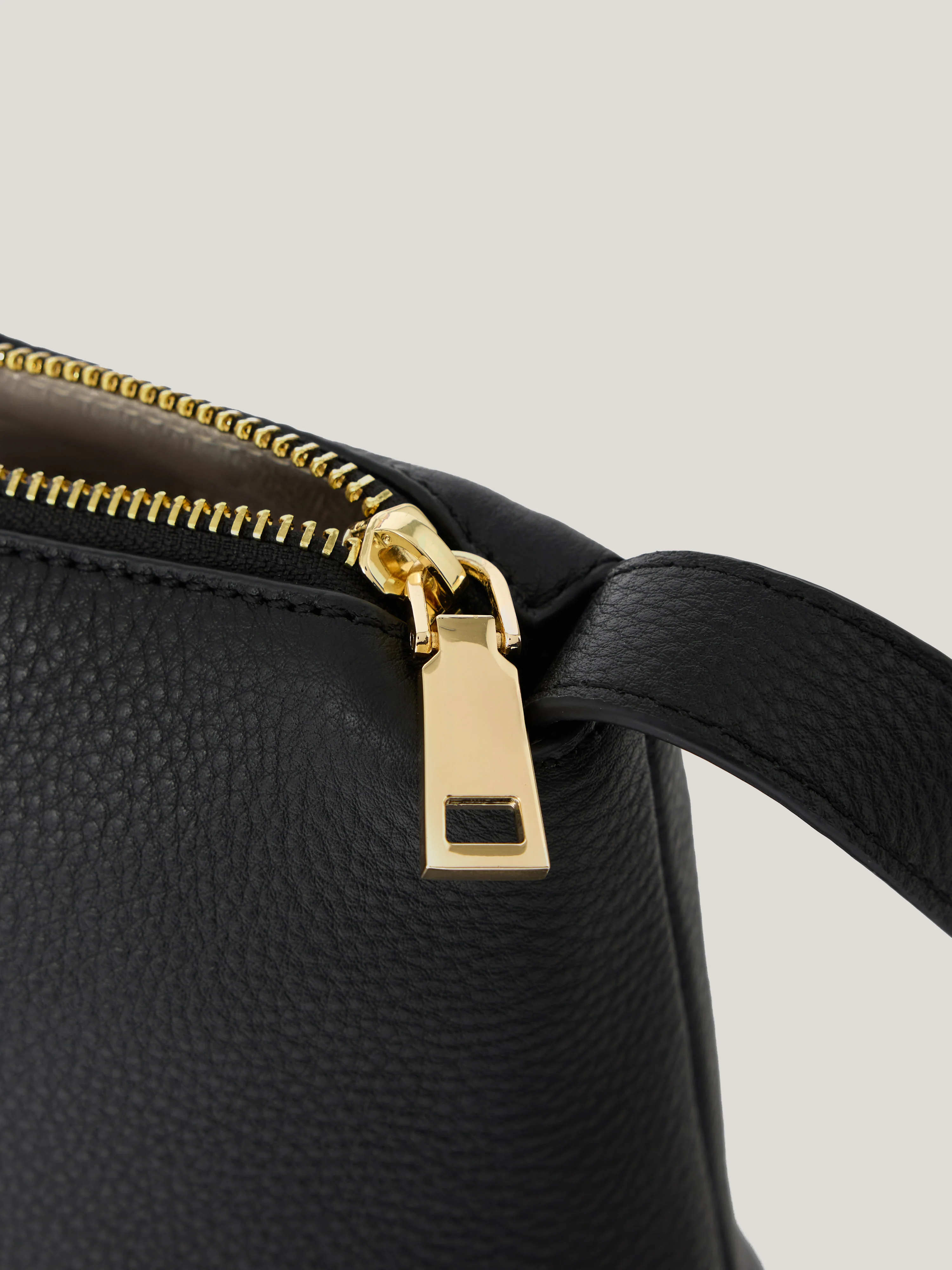 Bella Leather Cross Body Bag | Black - Image 5