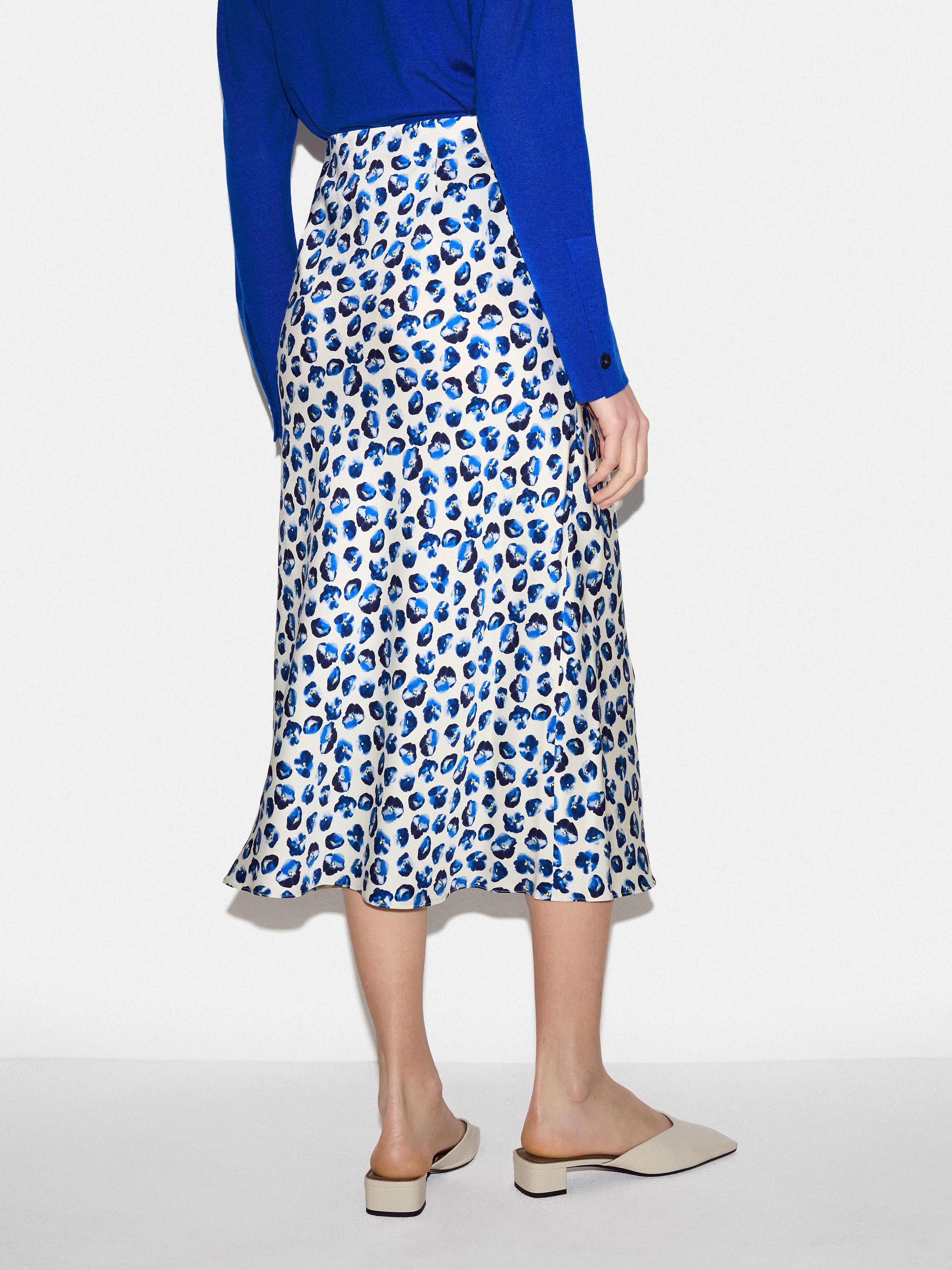 Ditsy Poppy Satin Skirt | Blue - Image 4