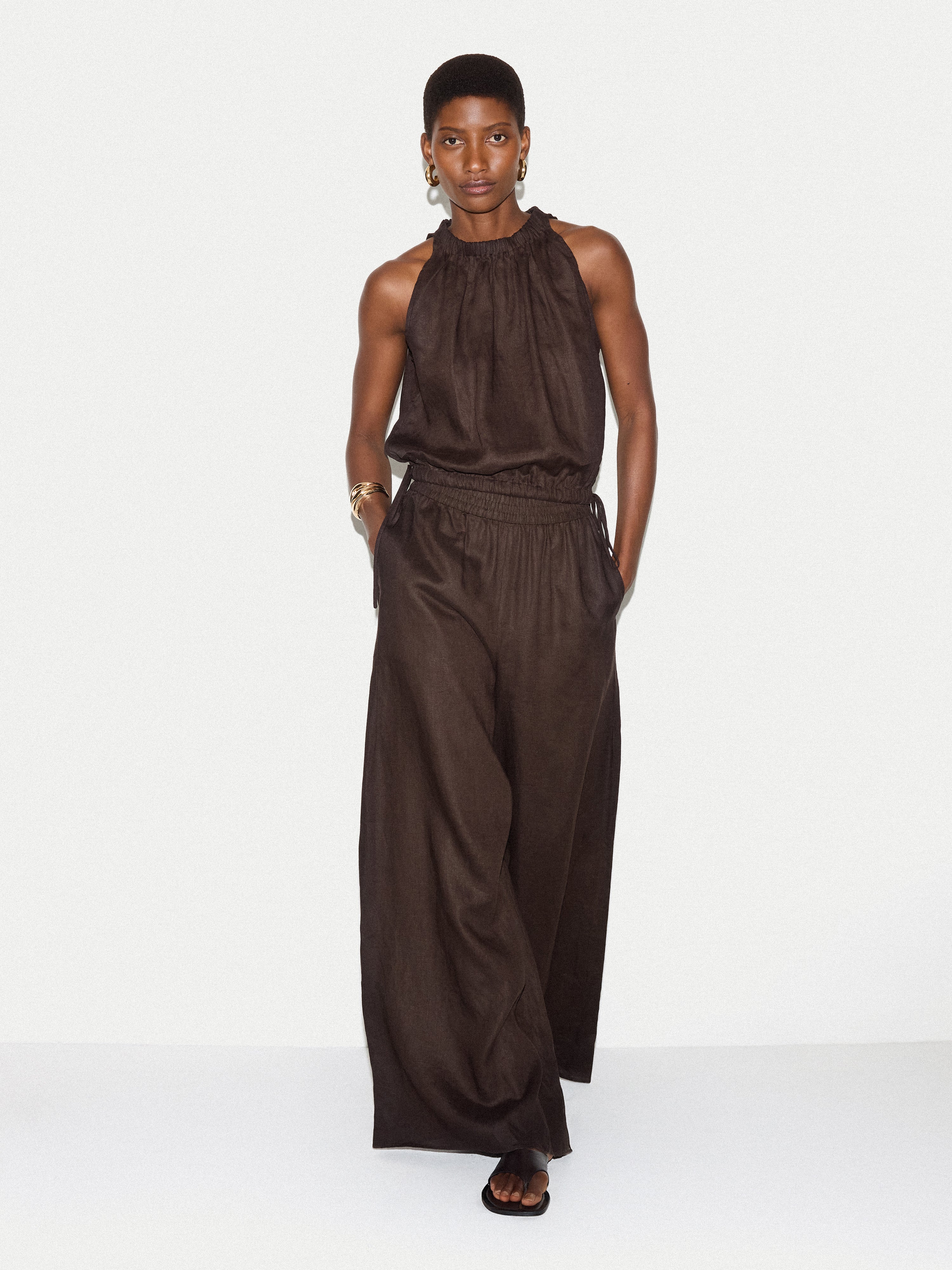 Linen Scooped Tank Top | Brown - Image 3