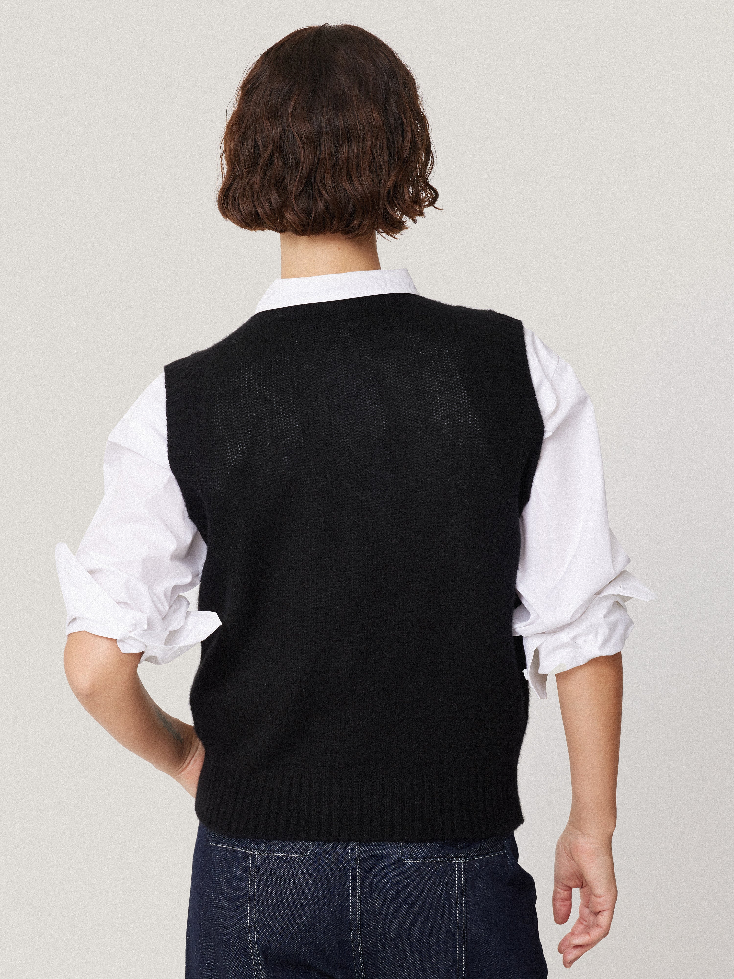 Cashmere Crew Neck Tank | Black - Image 5