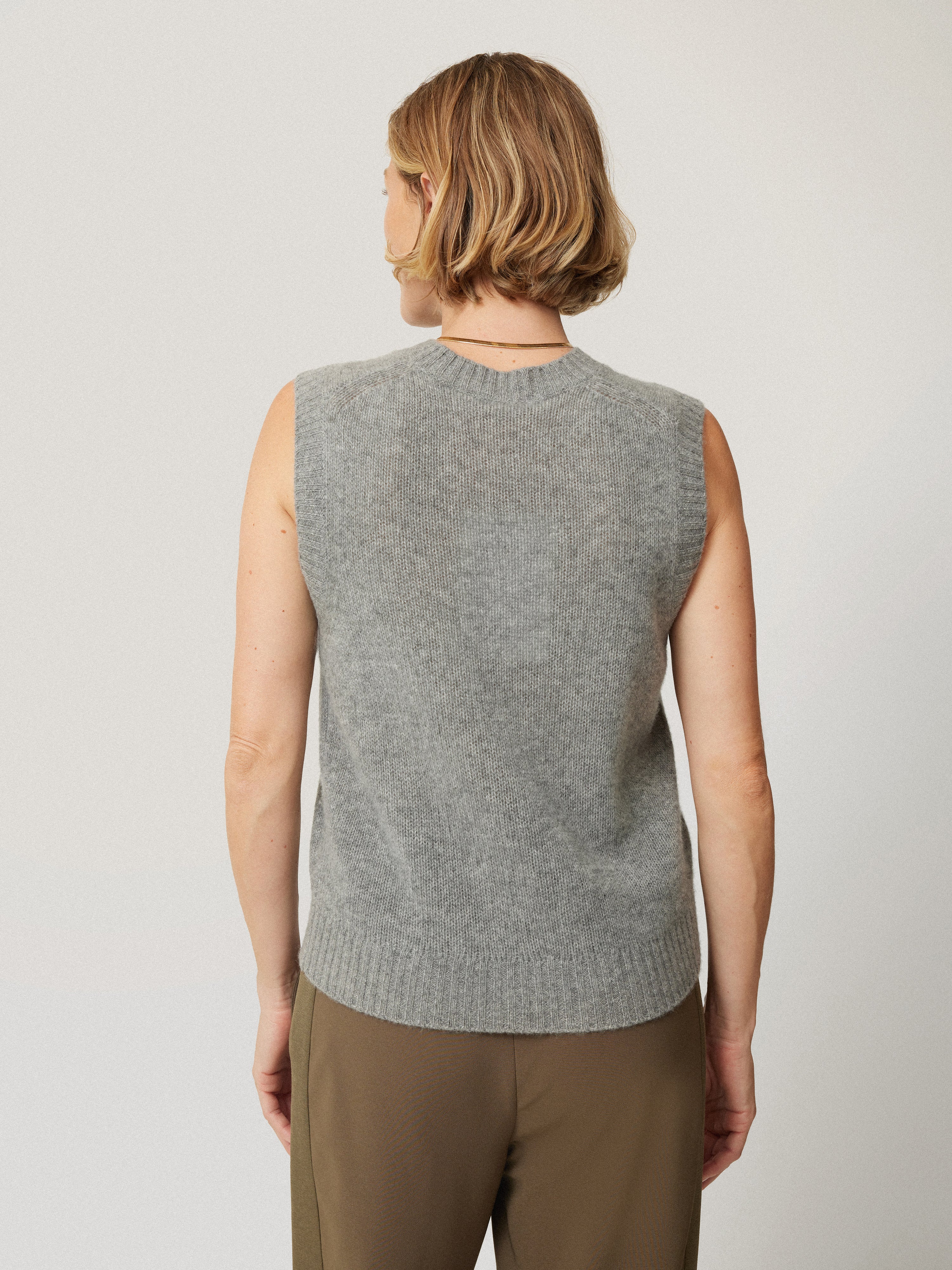 Cashmere Crew Neck Tank | Grey - Image 6
