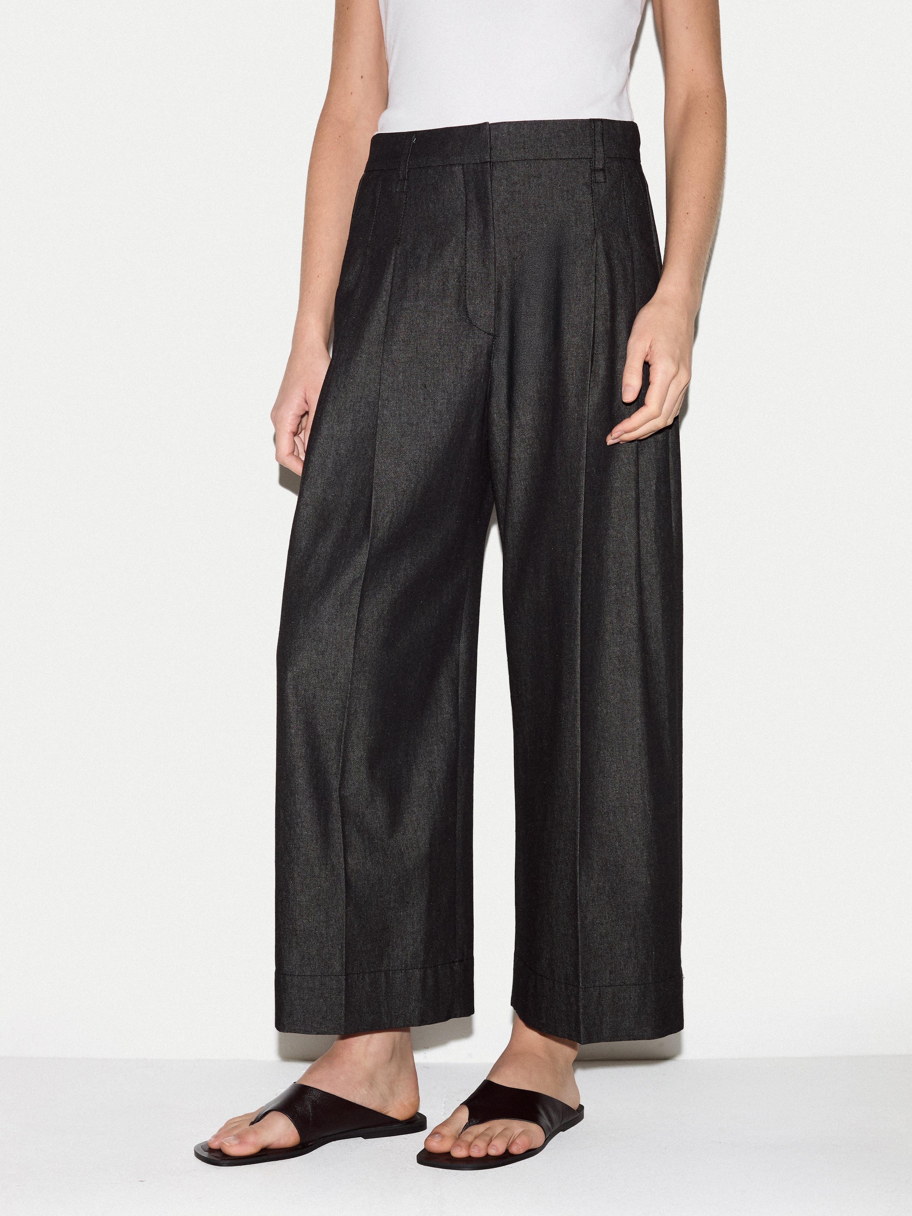 Chambray Front Pleat Trouser | Black - Image 2