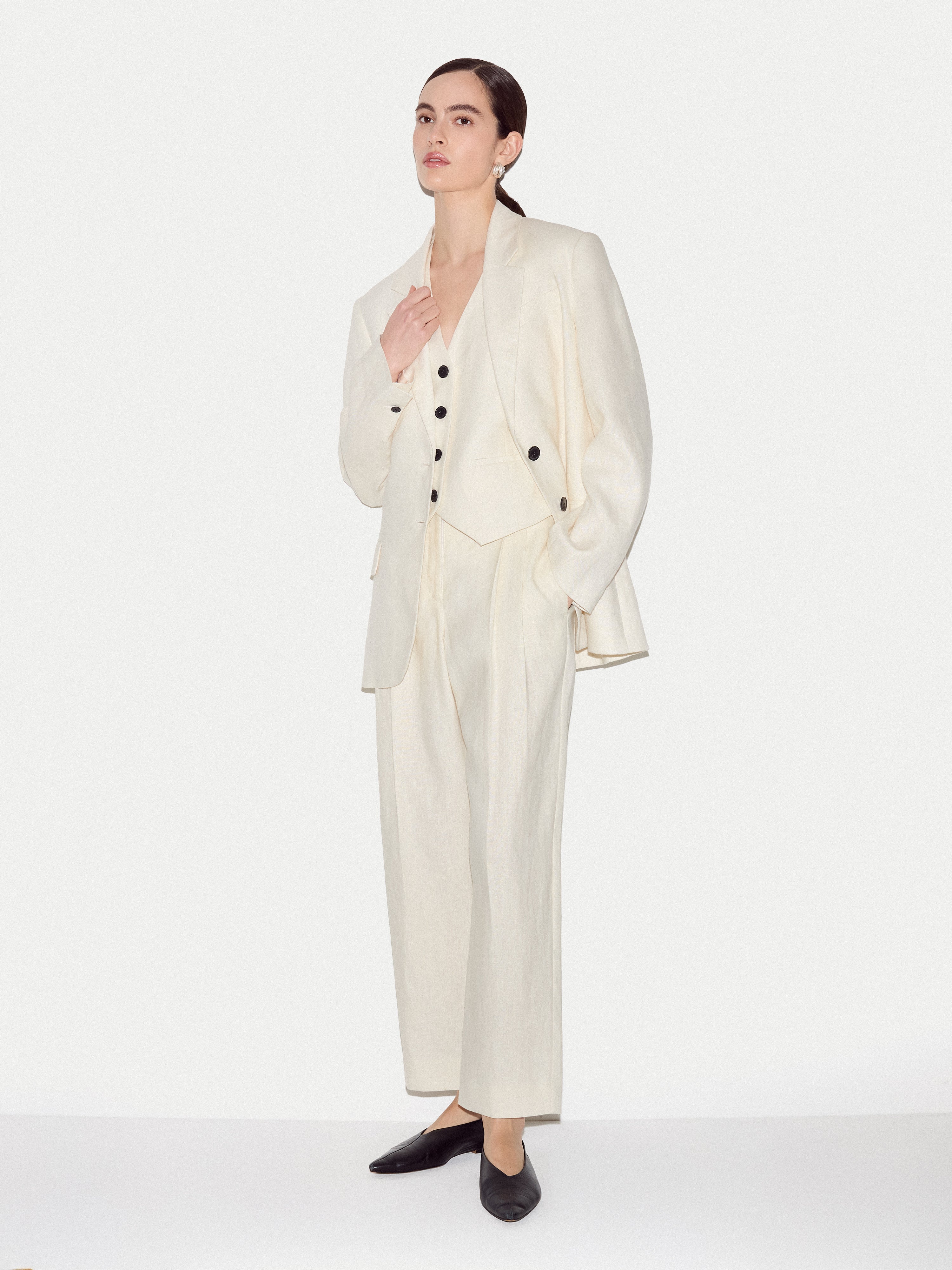 Linen Pleat Tapered Trouser | Cream