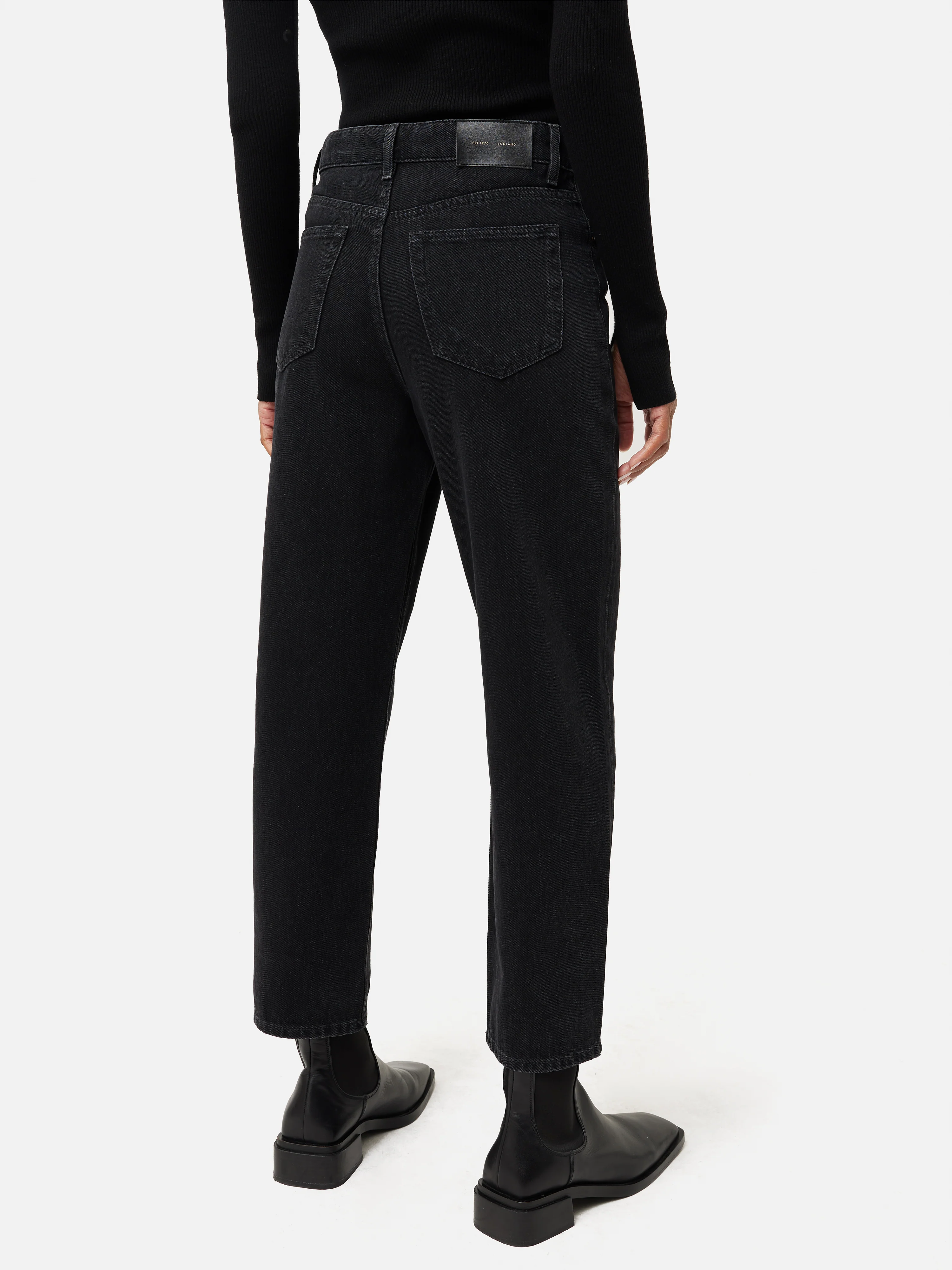 Delmont Cropped Tapered Jean | Washed Black - Image 4