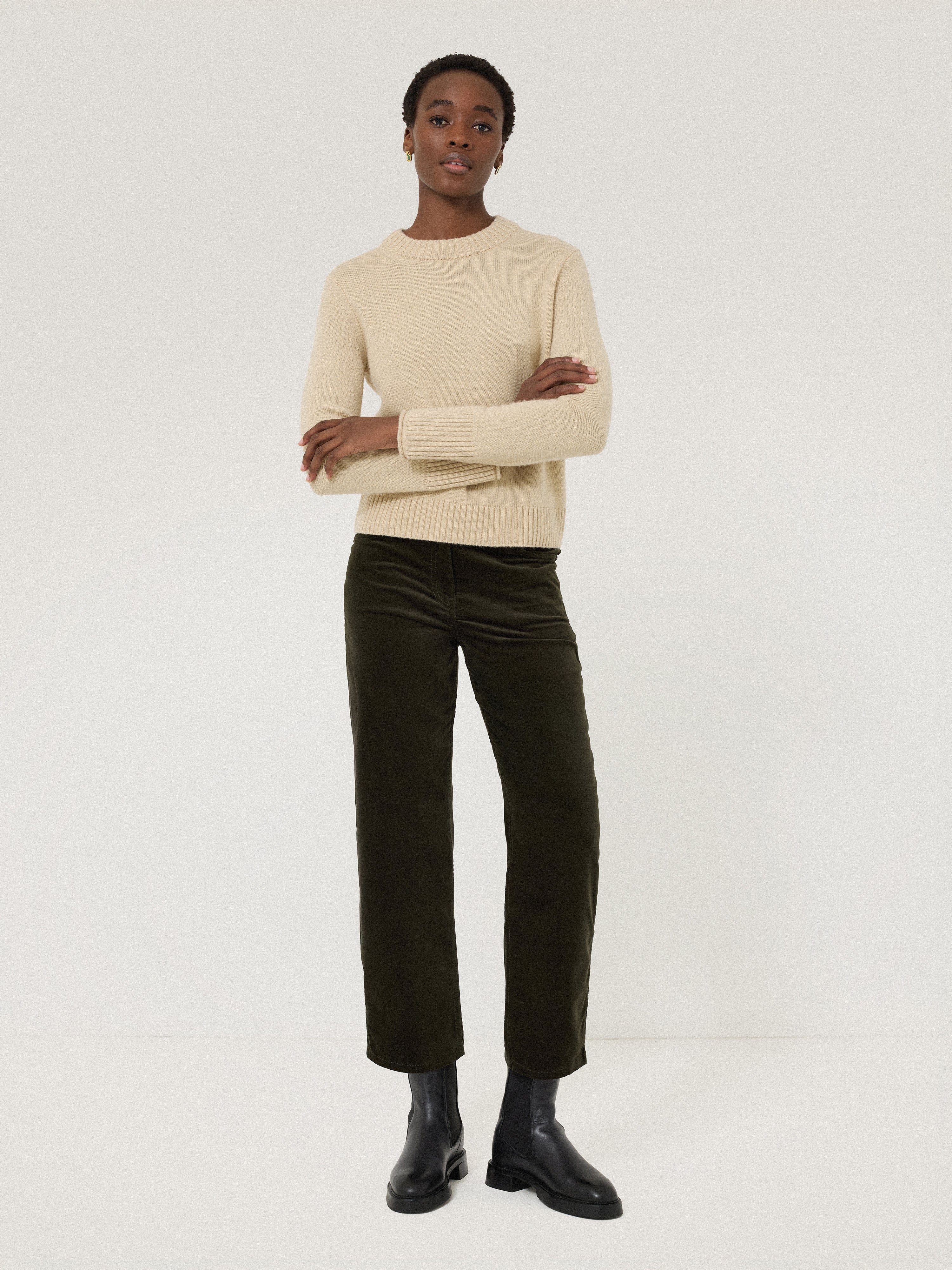 Delmont Velvet Tapered Jean | Dark Green - Image 3