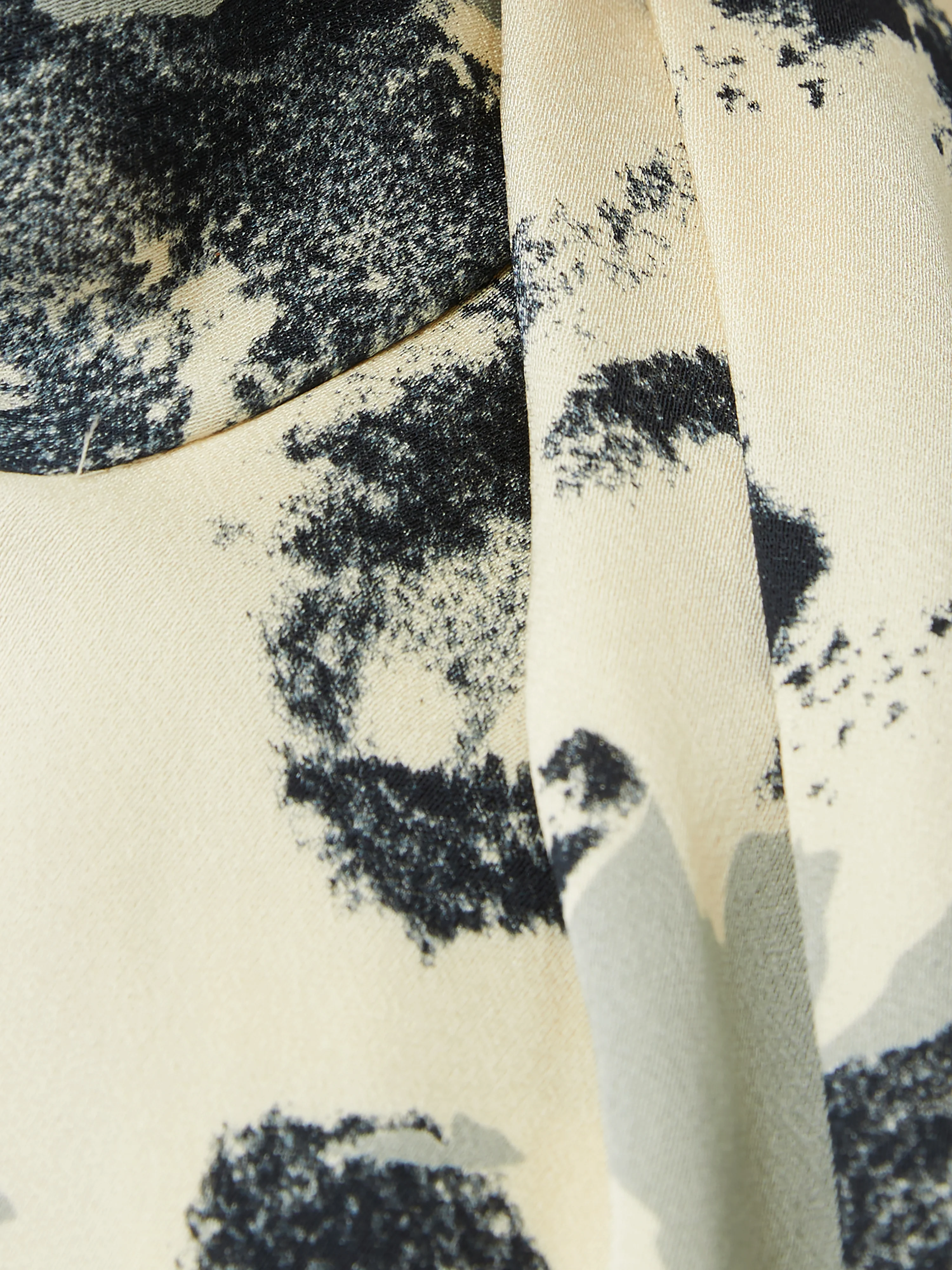 Floral Echo Sleeveless Top | Grey - Image 7