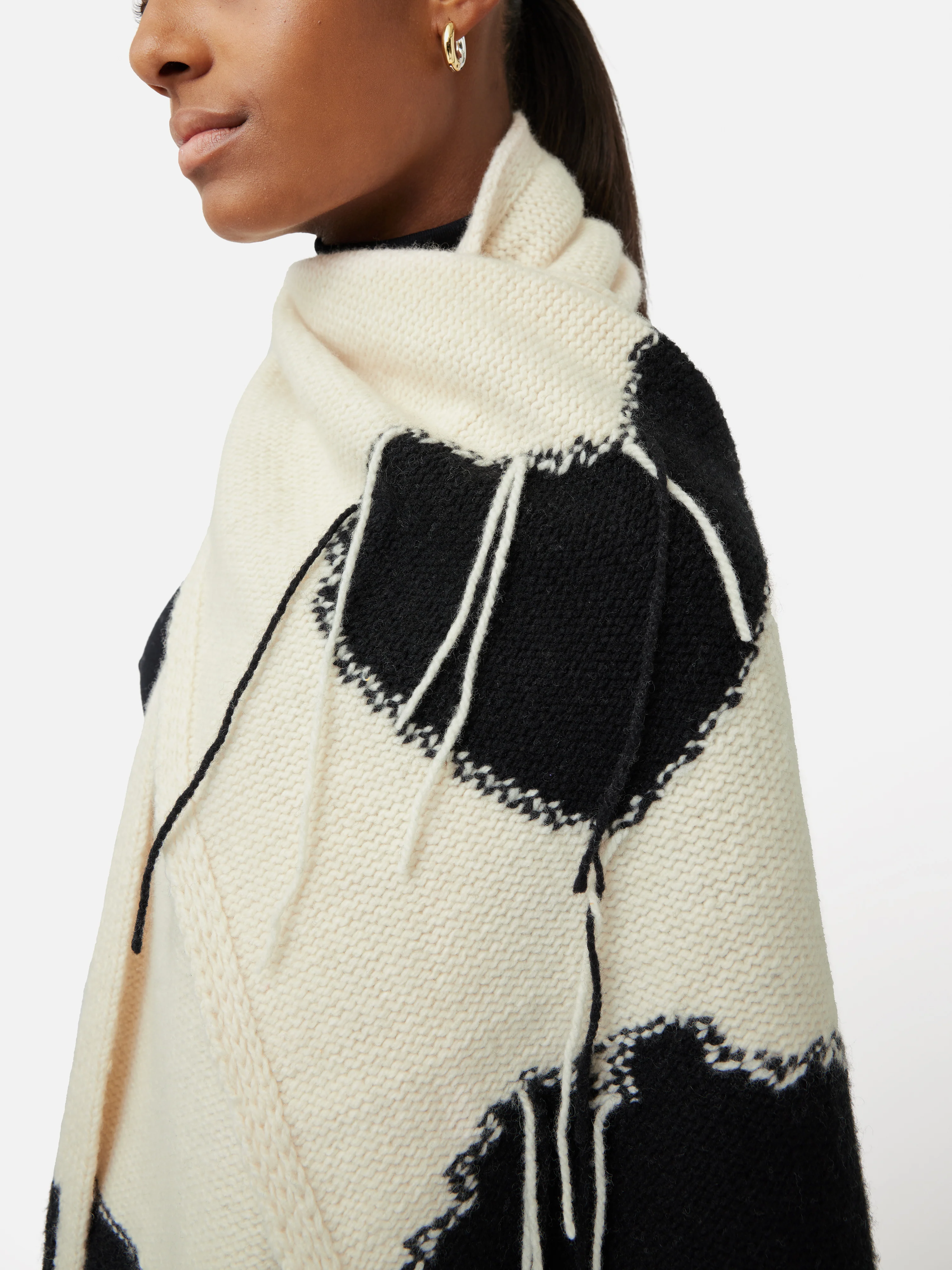 Floral Intarsia Scarf | Monochrome - Image 3