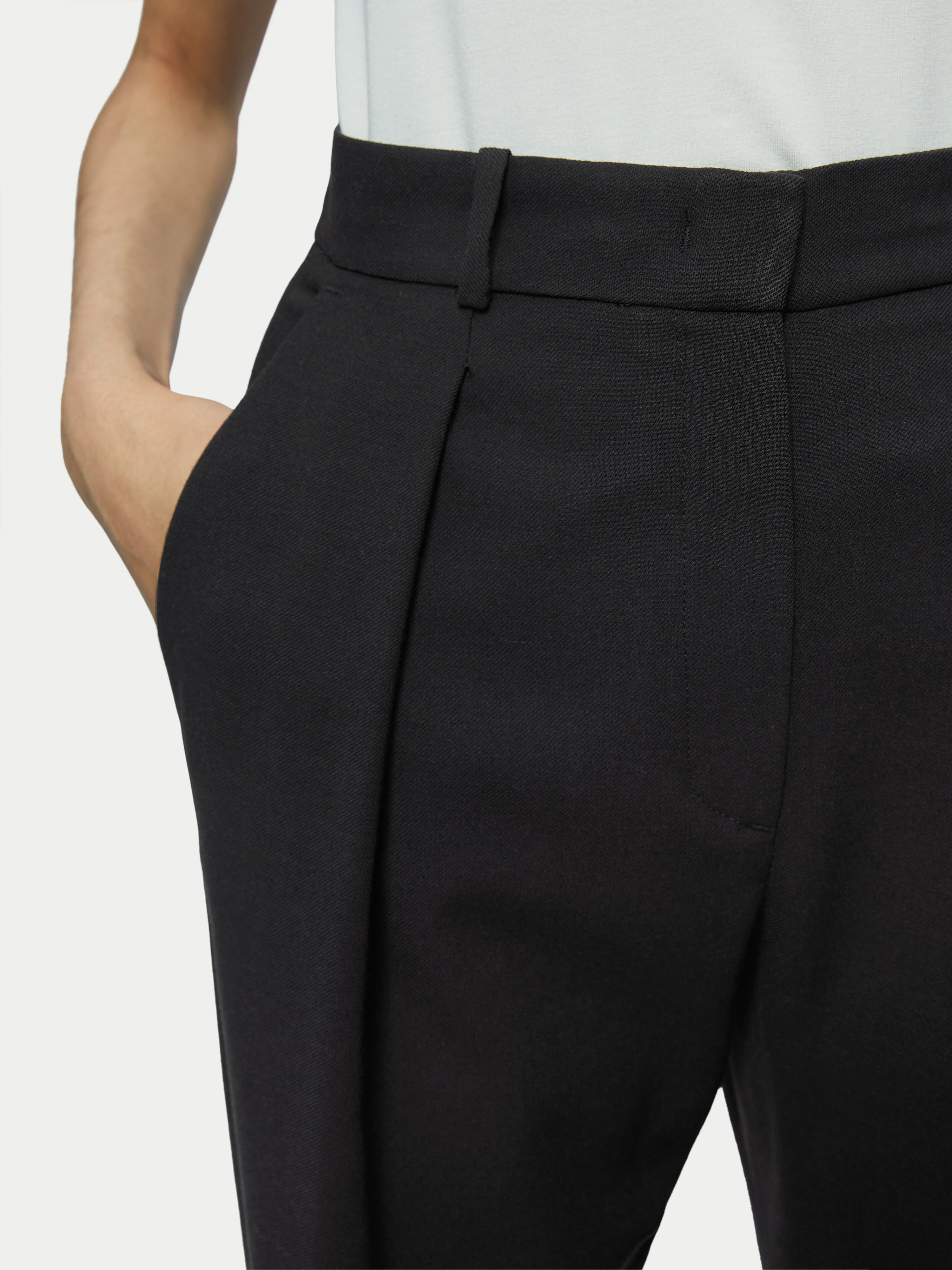 Fluid Twill Logan Trouser | Black - Image 2