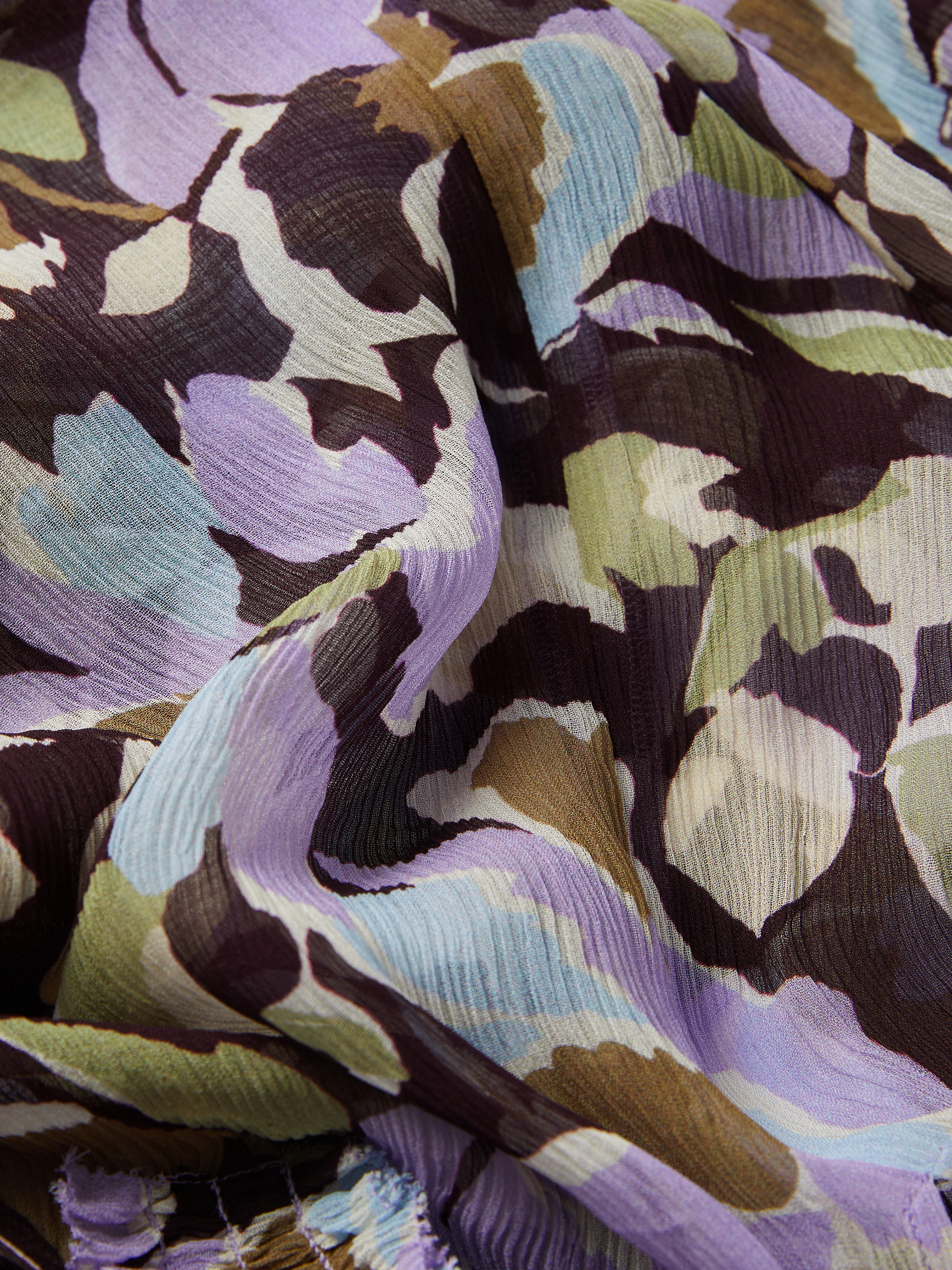 Graphic Pansy Crinkle Top | Lilac - Image 7