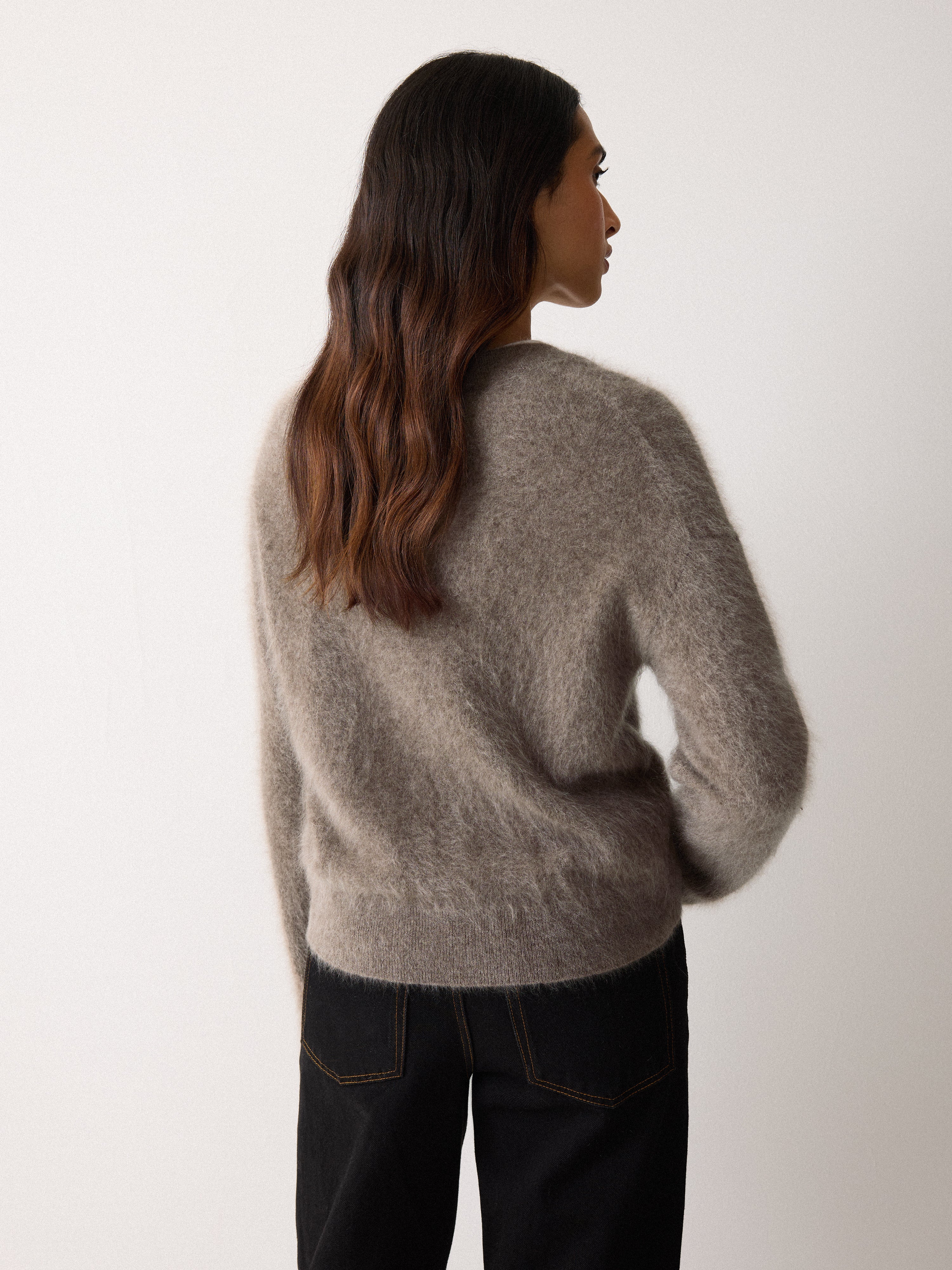 Halo Cashmere V Neck Jumper | Taupe - Image 5
