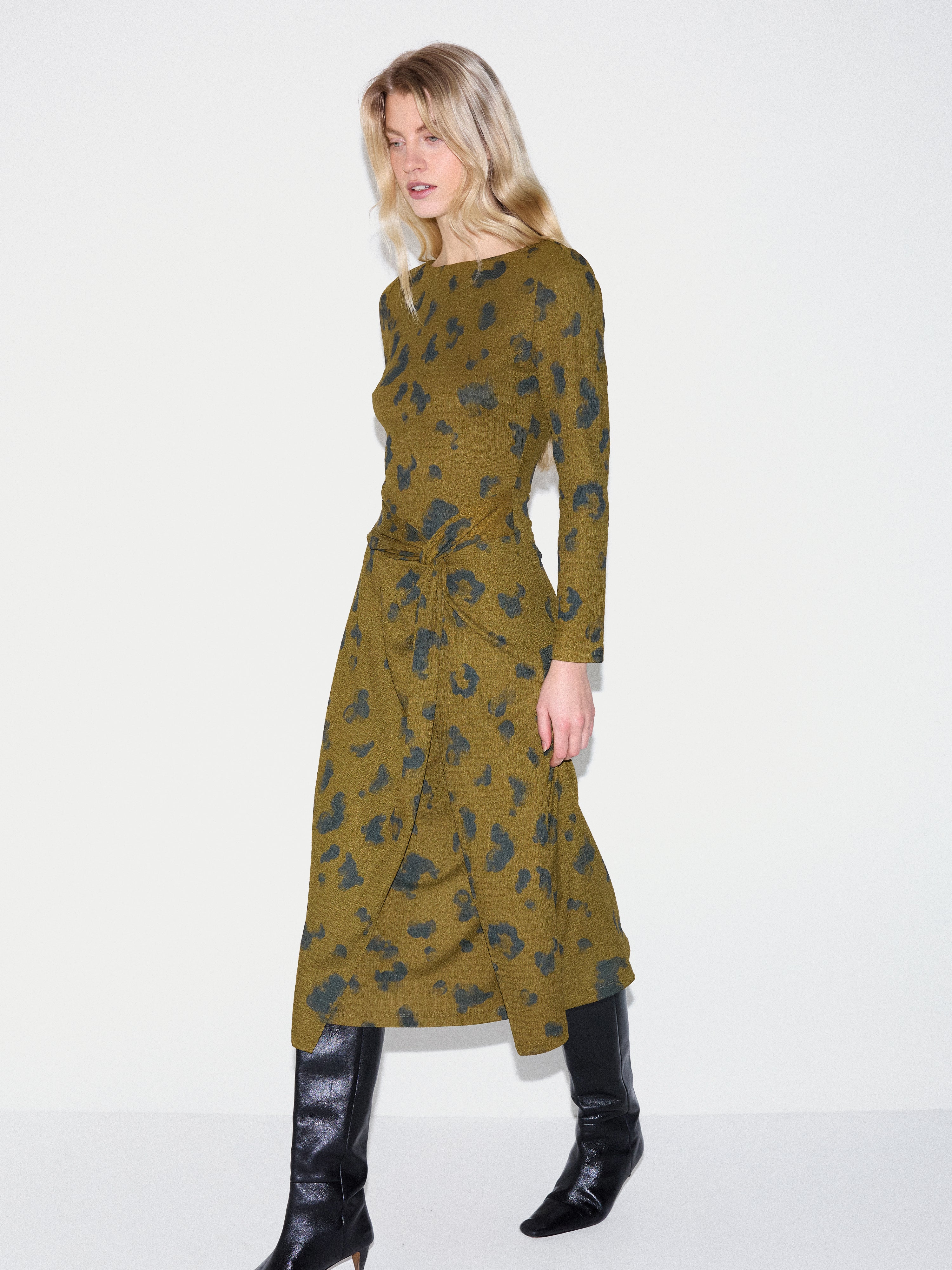 Ink Cloud Crinkle Knot Dress | Khaki - Image 2