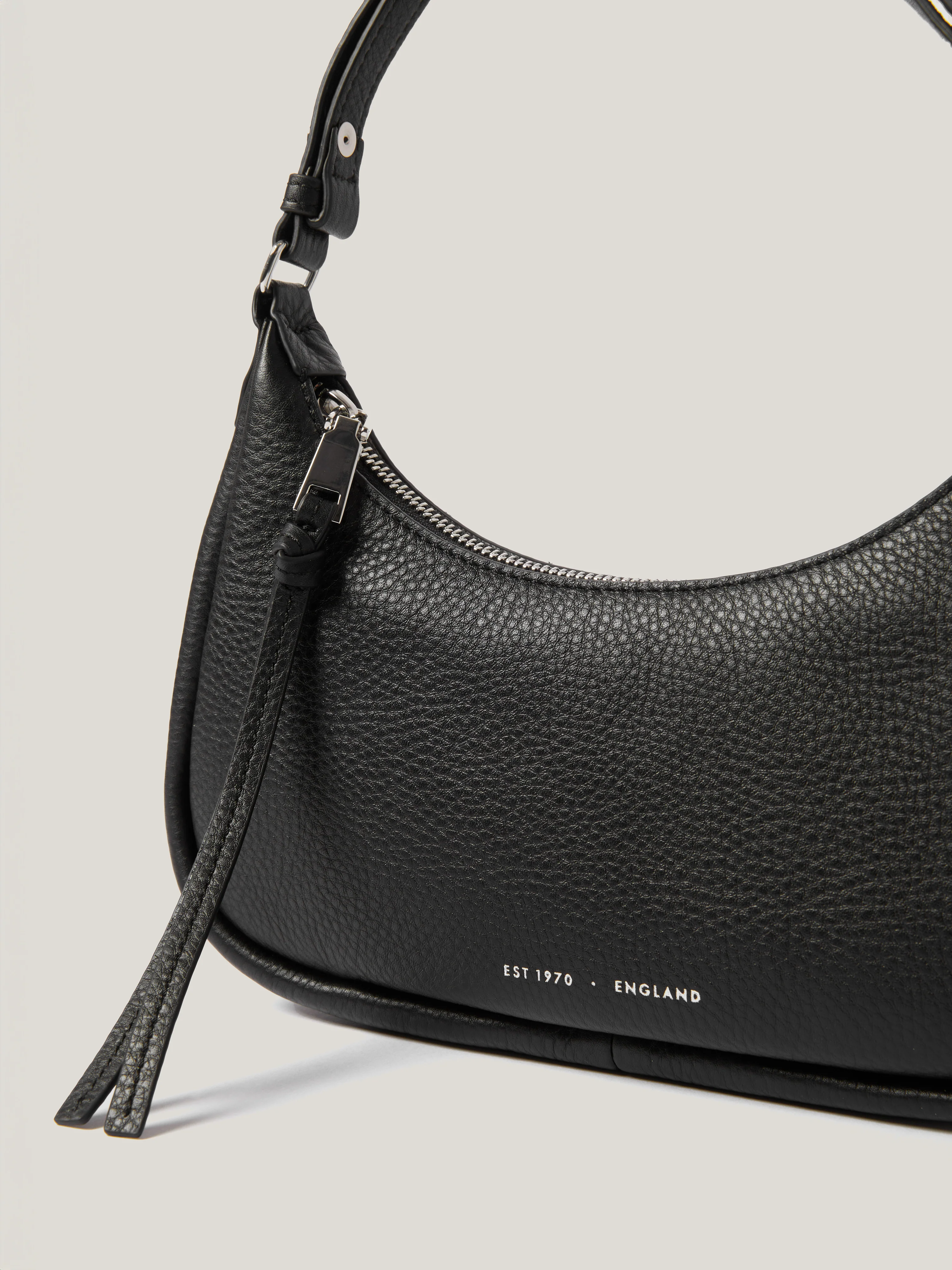 Leather Crescent Shoulder Bag | Black - Image 3