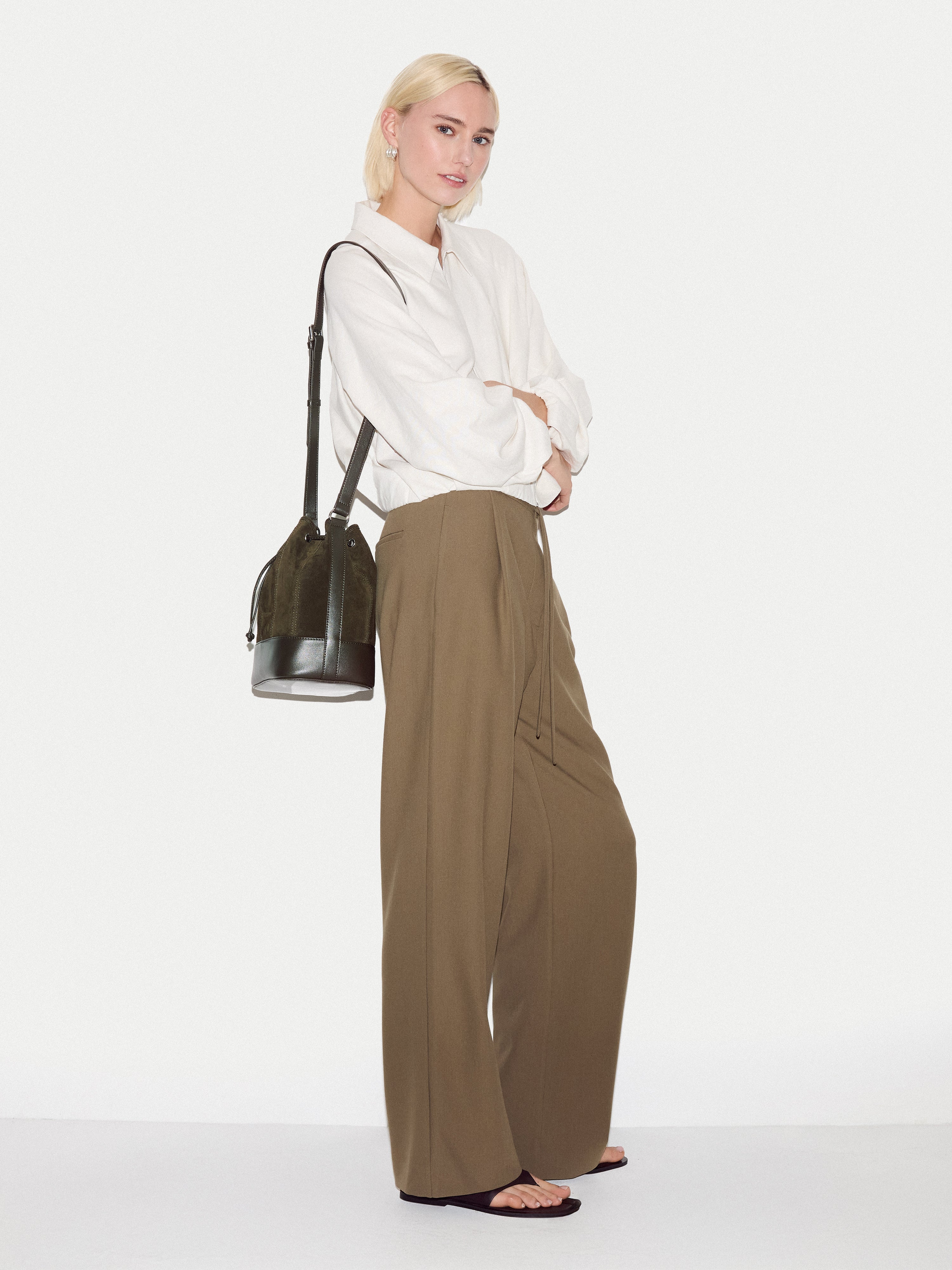 Leather Drawstring Bucket Bag | Khaki - Image 2