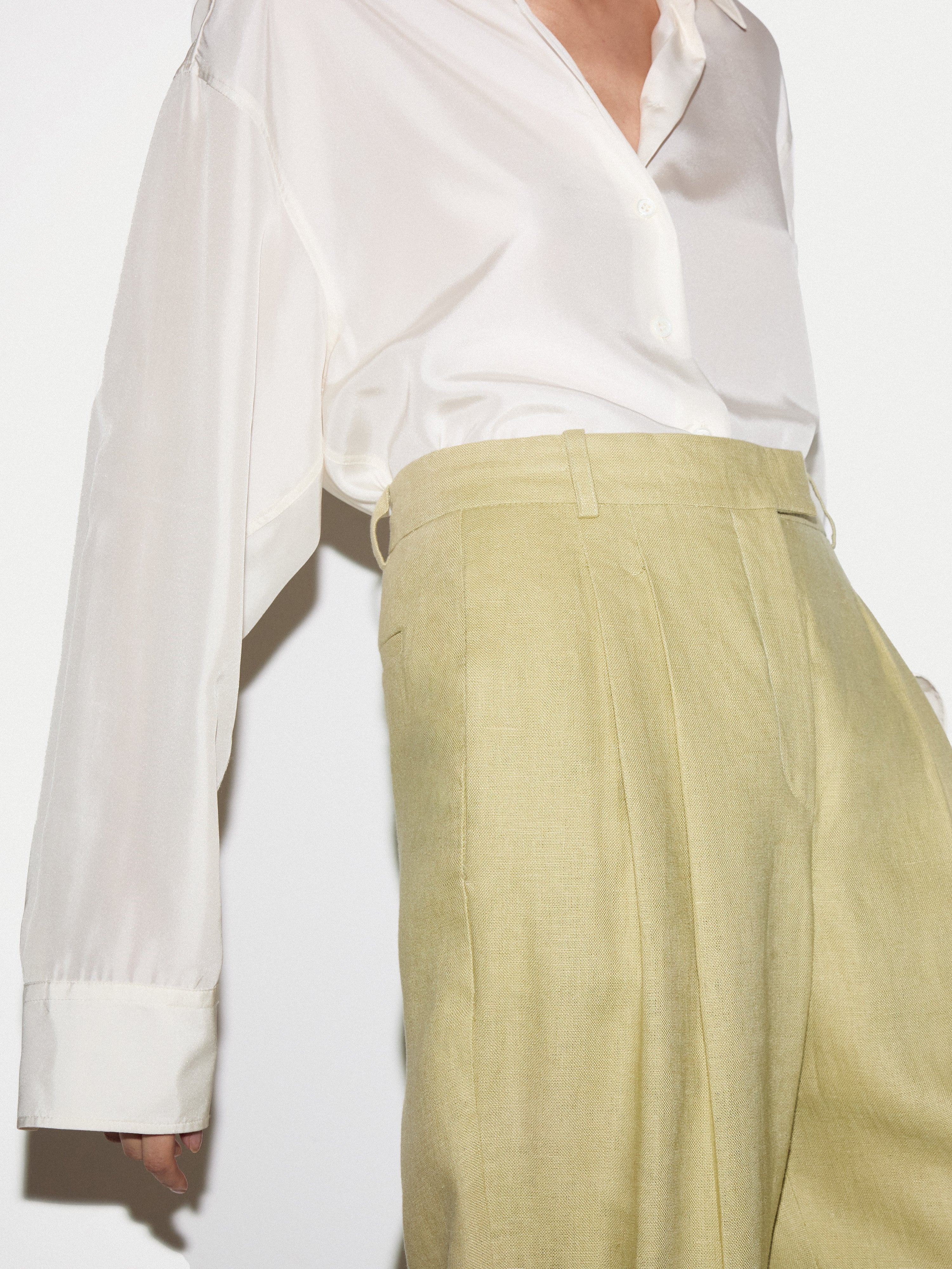Linen Pleat Tapered Trouser | Green - Image 4