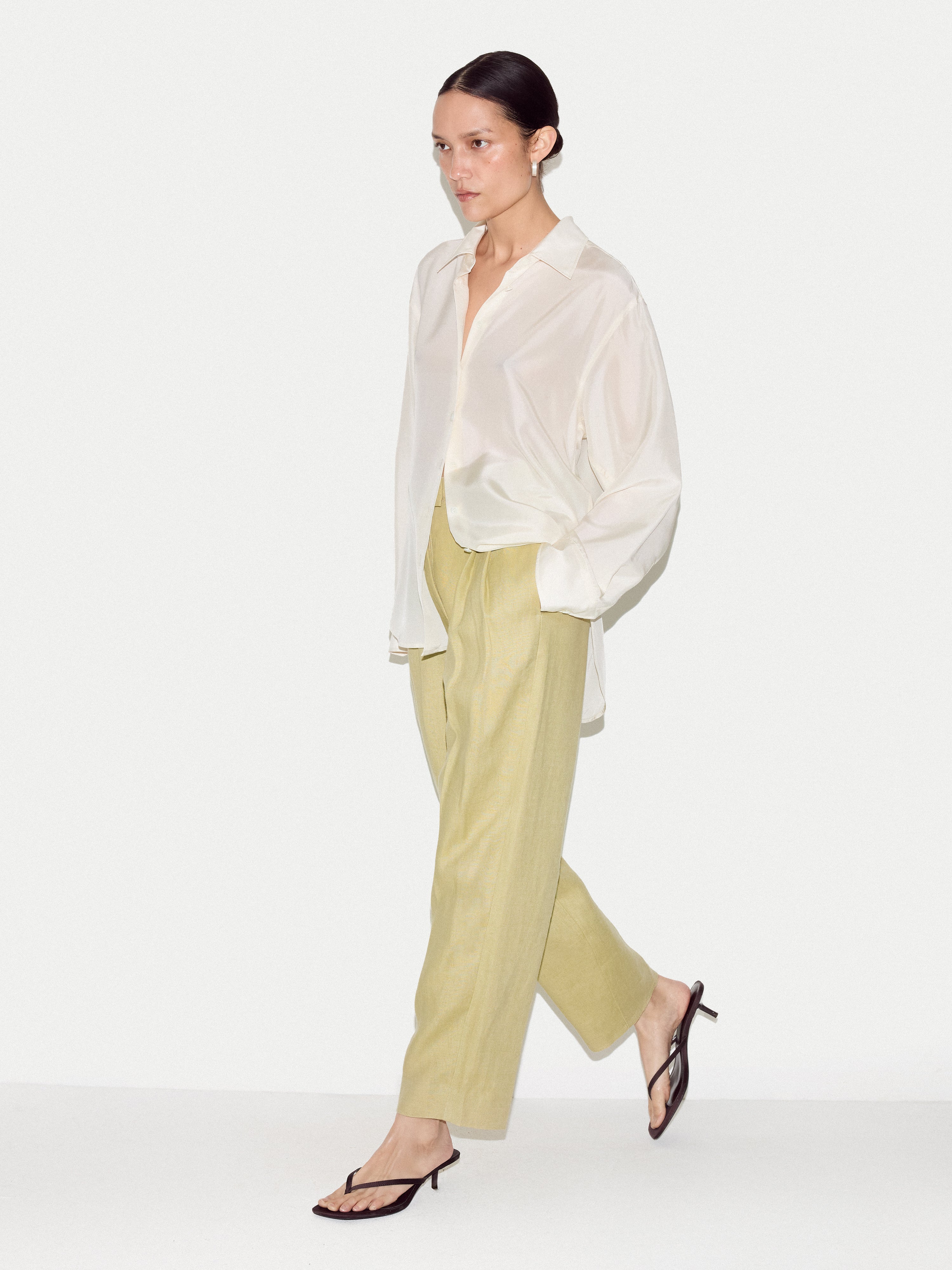 Linen Pleat Tapered Trouser | Green - Image 5
