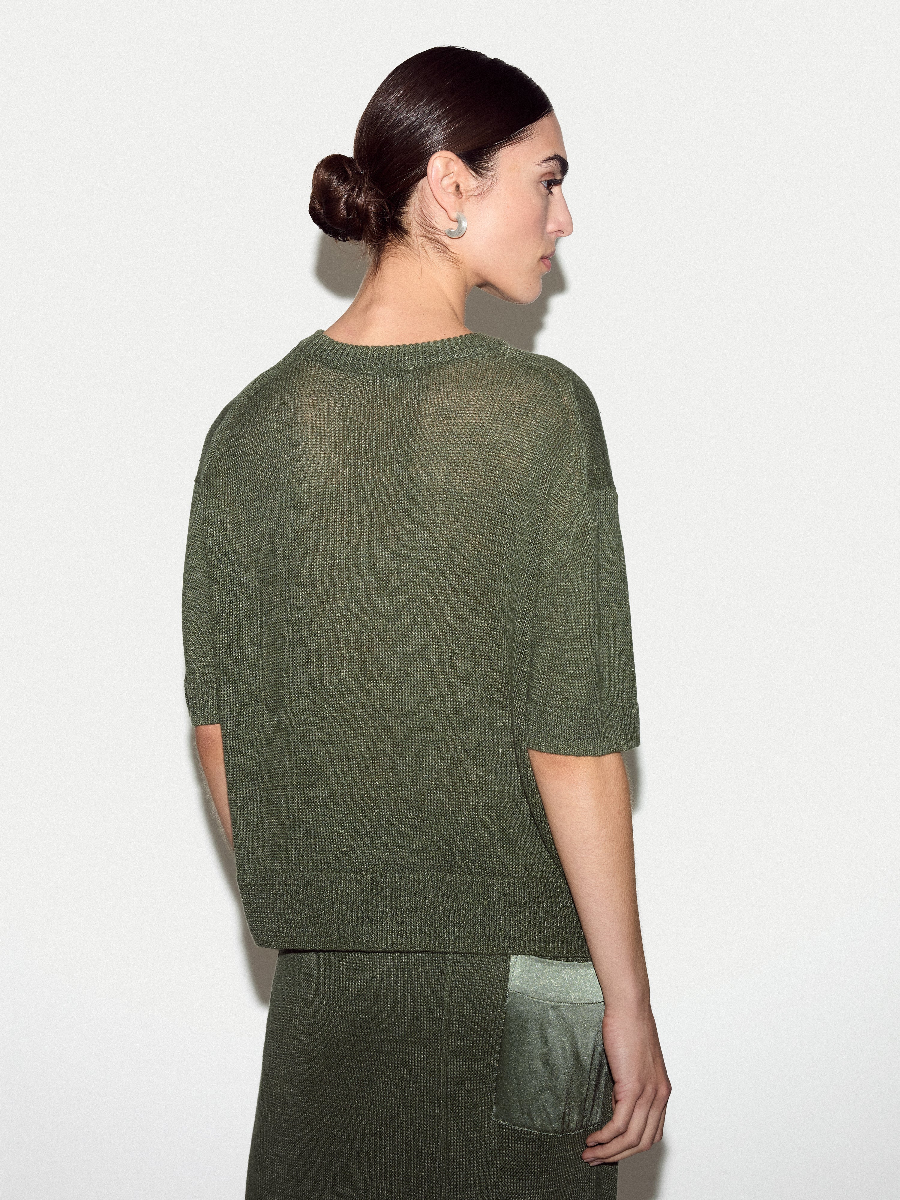 Linen Silk Pocket T-shirt | Green - Image 4
