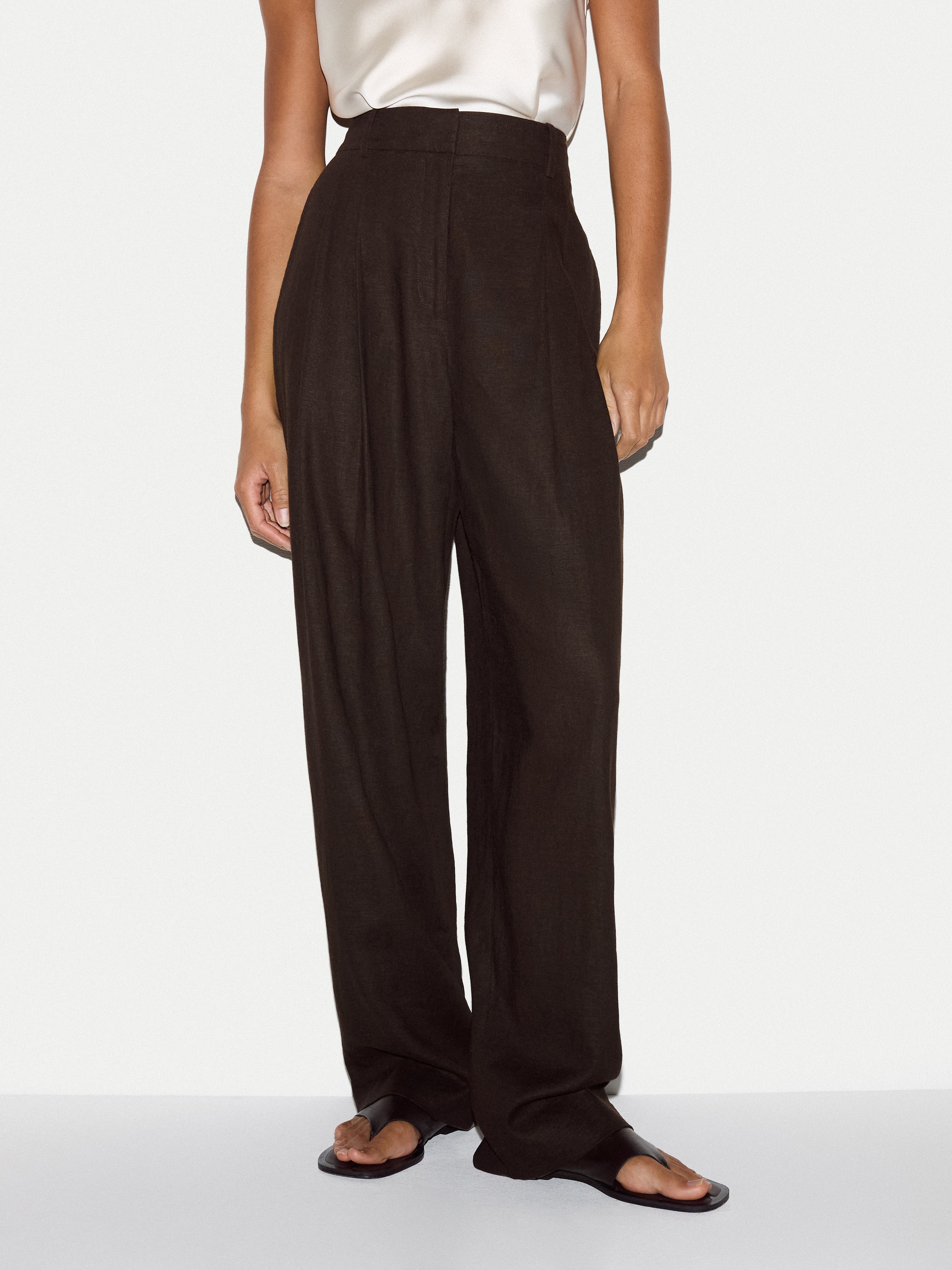 Linen Structured Pleat Trouser | Brown - Image 2