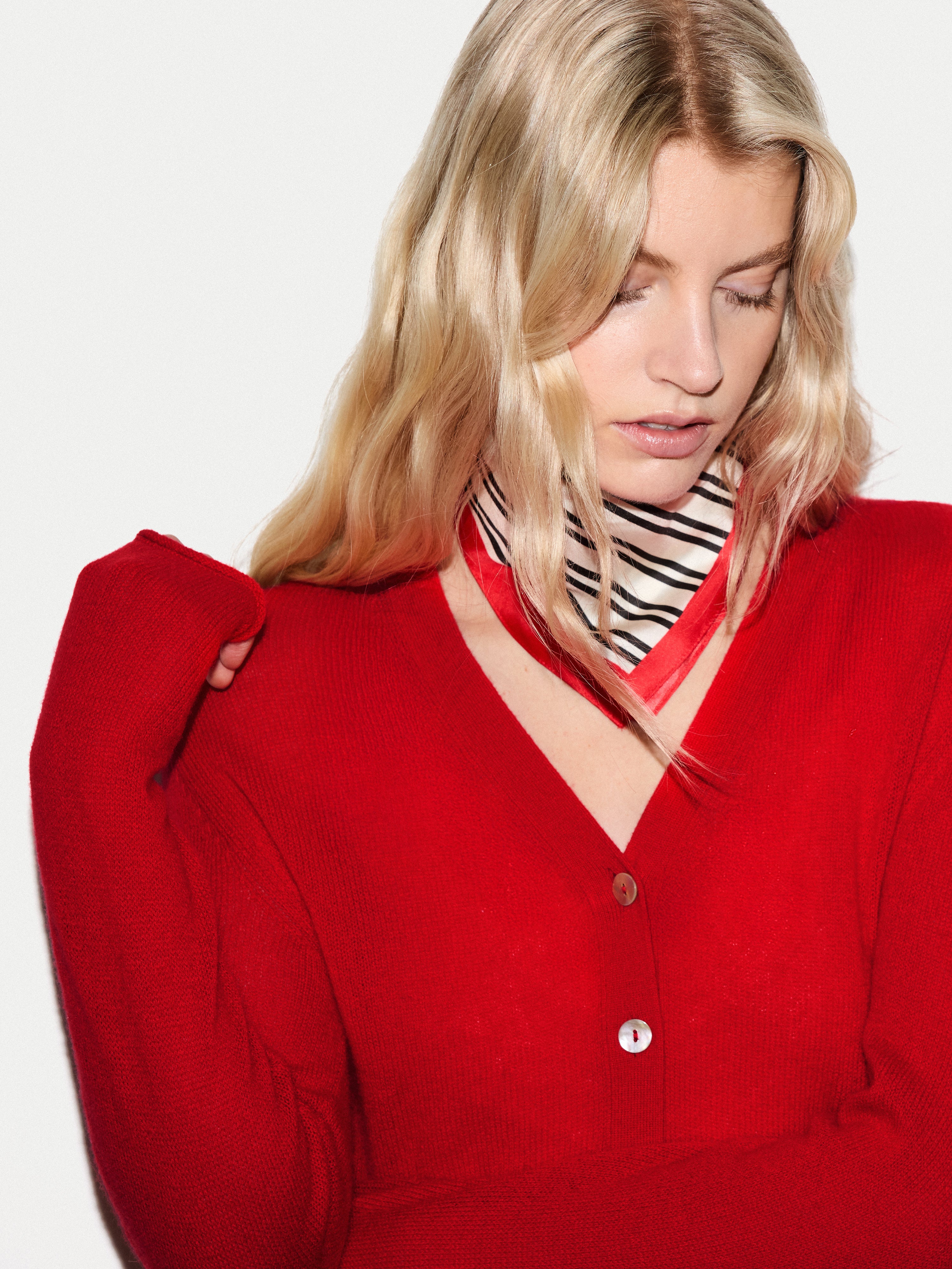 Merino Cashmere V Neck Cardigan | Red - Image 3