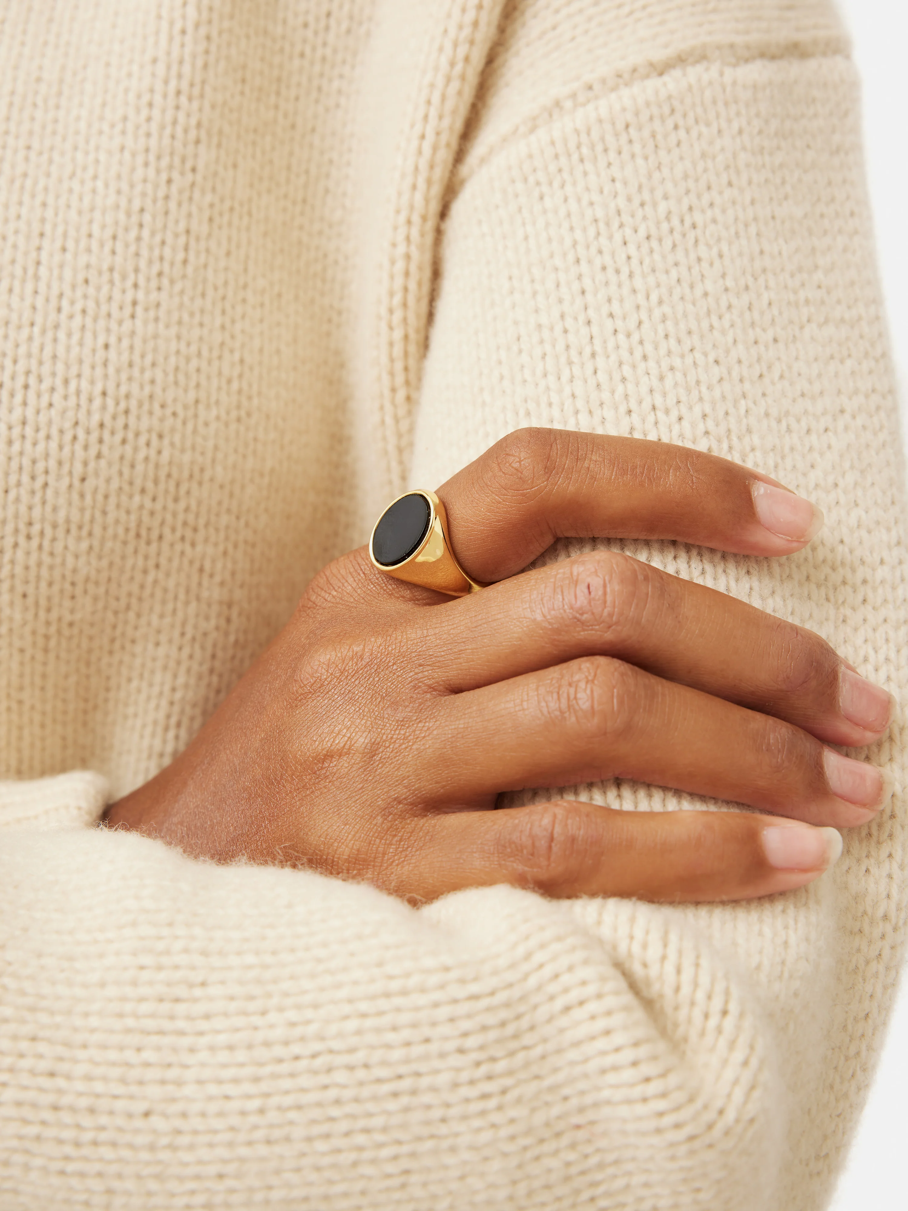 Onyx Oval Signet Ring | Black - Image 2