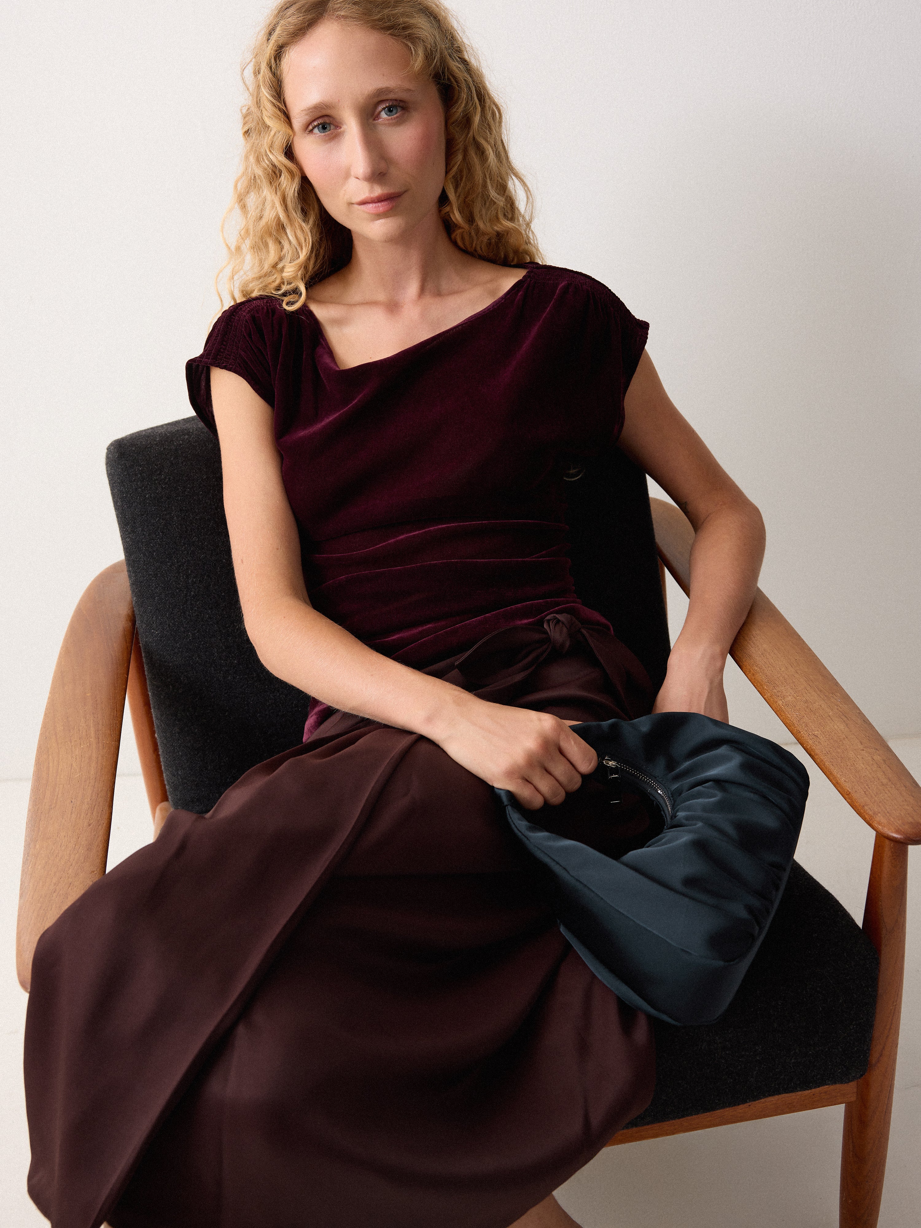 Pleated Satin Tay Bag | Navy