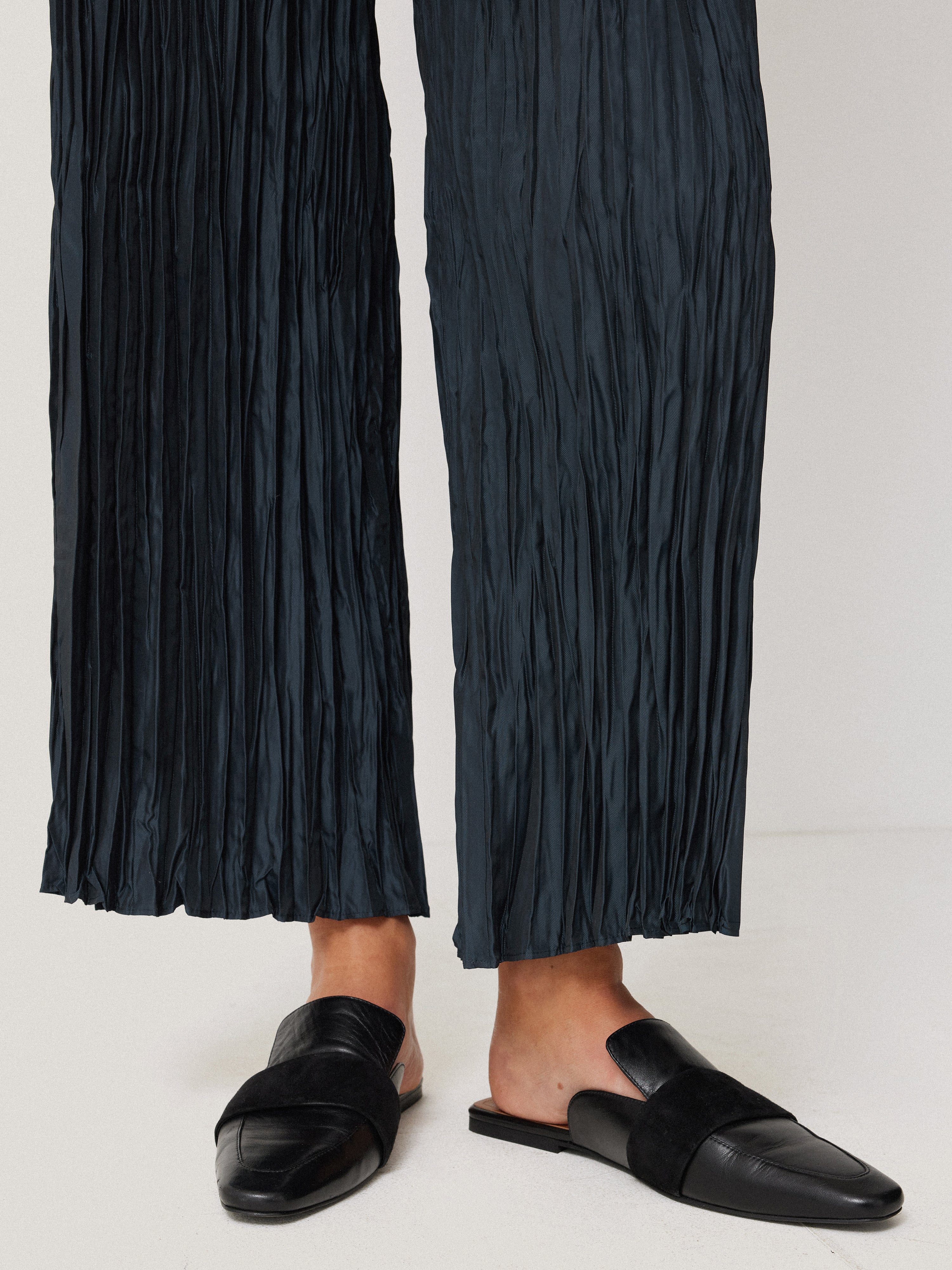 Plisse Trouser | Navy - Image 4