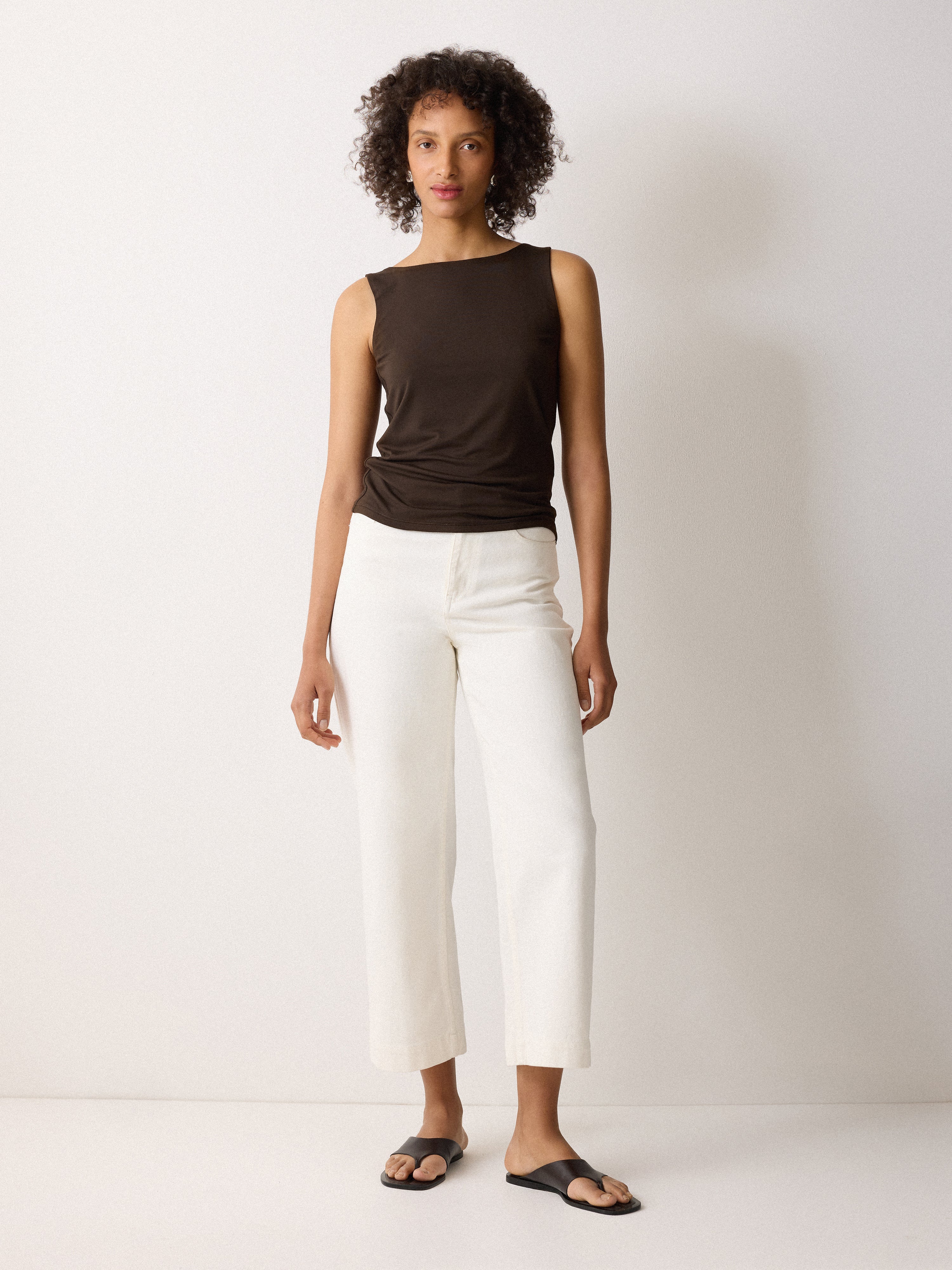 Straight Neck Vest | Brown - Image 2