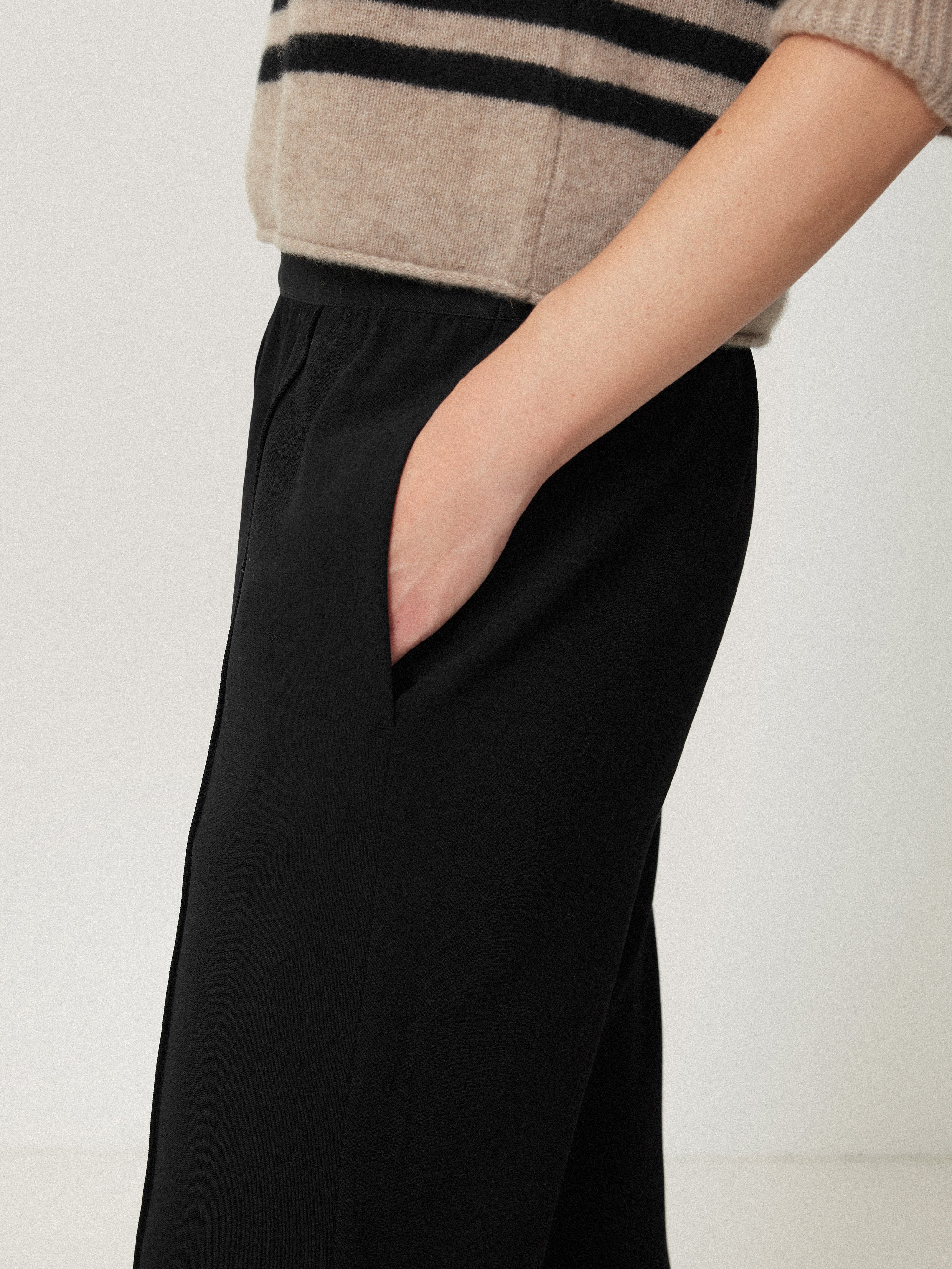 Tailored Smart Jogger | Black - Image 2