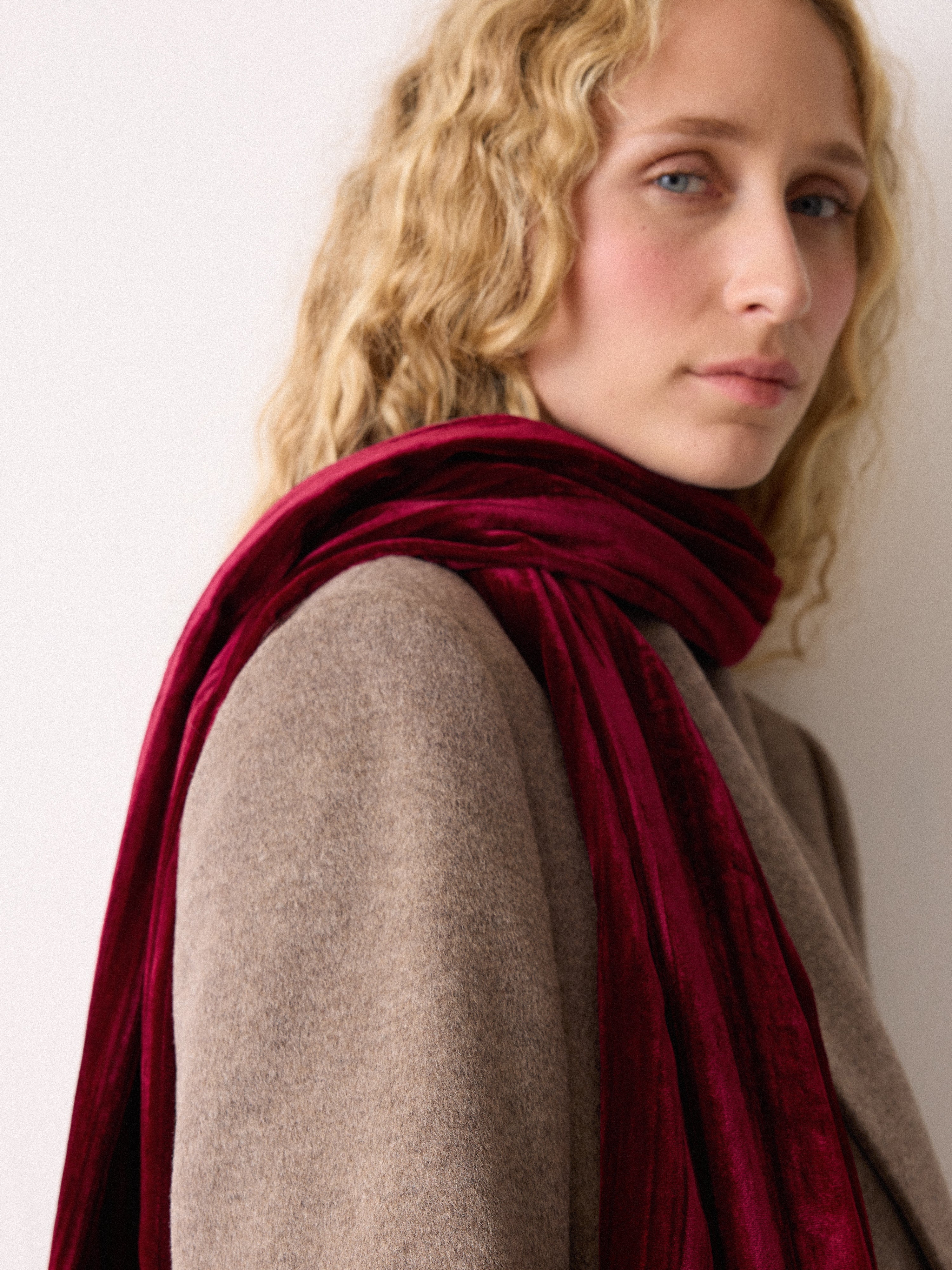 Velvet Plisse Scarf | Red - Image 2