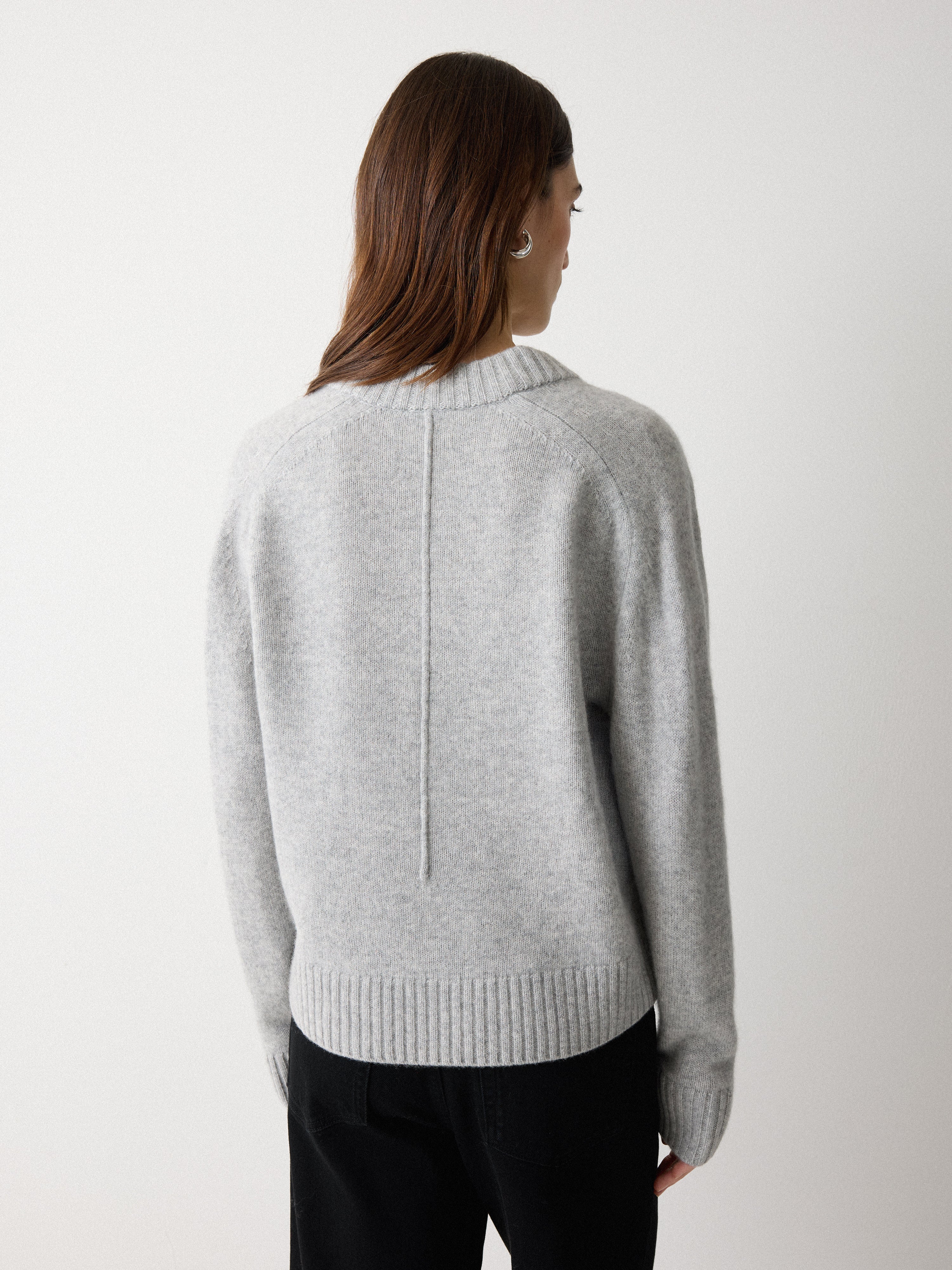 Wool Cashmere Blend V Neck Jumper | Grey - Image 4