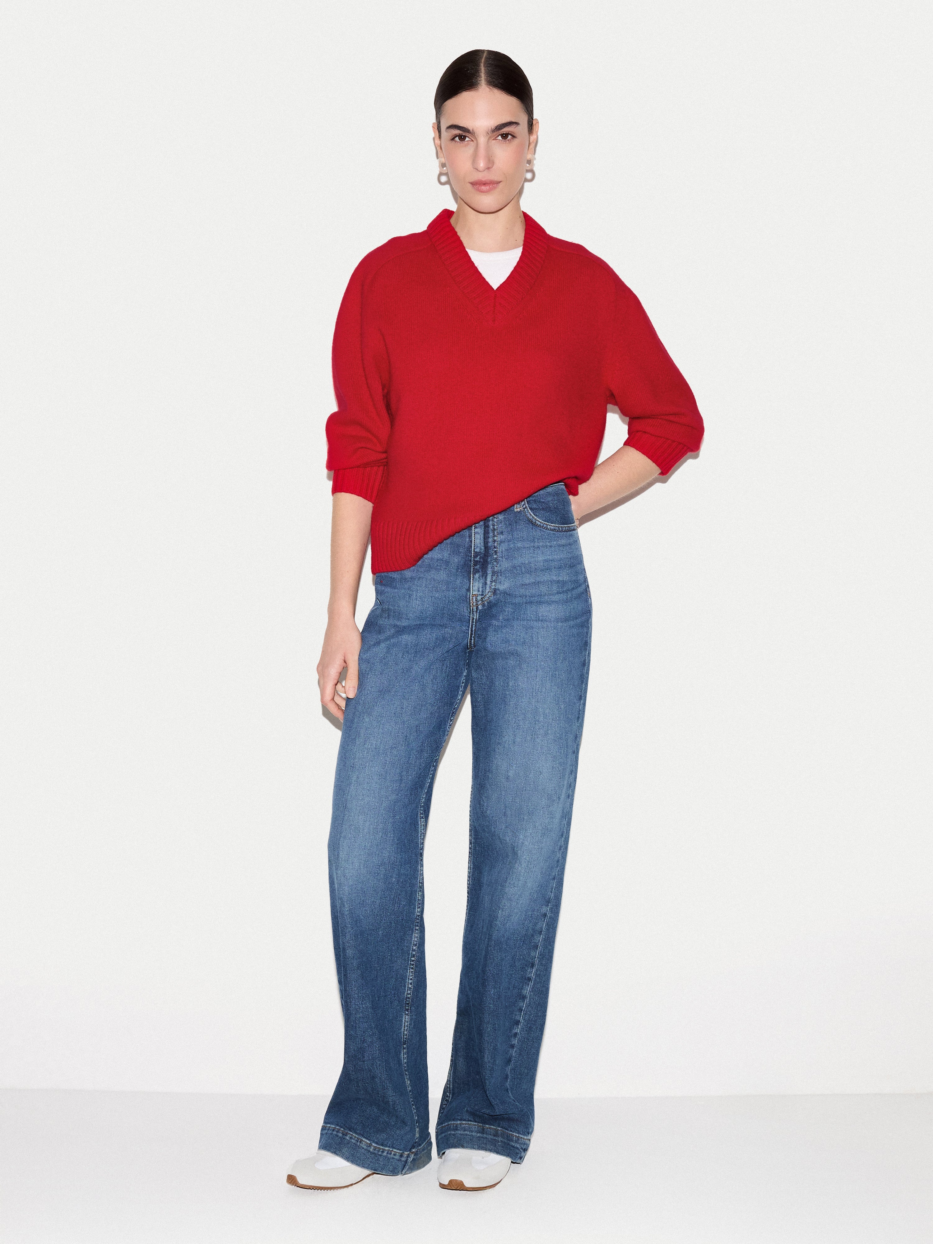 Wool Cashmere Blend V Neck Jumper | Red - Image 3